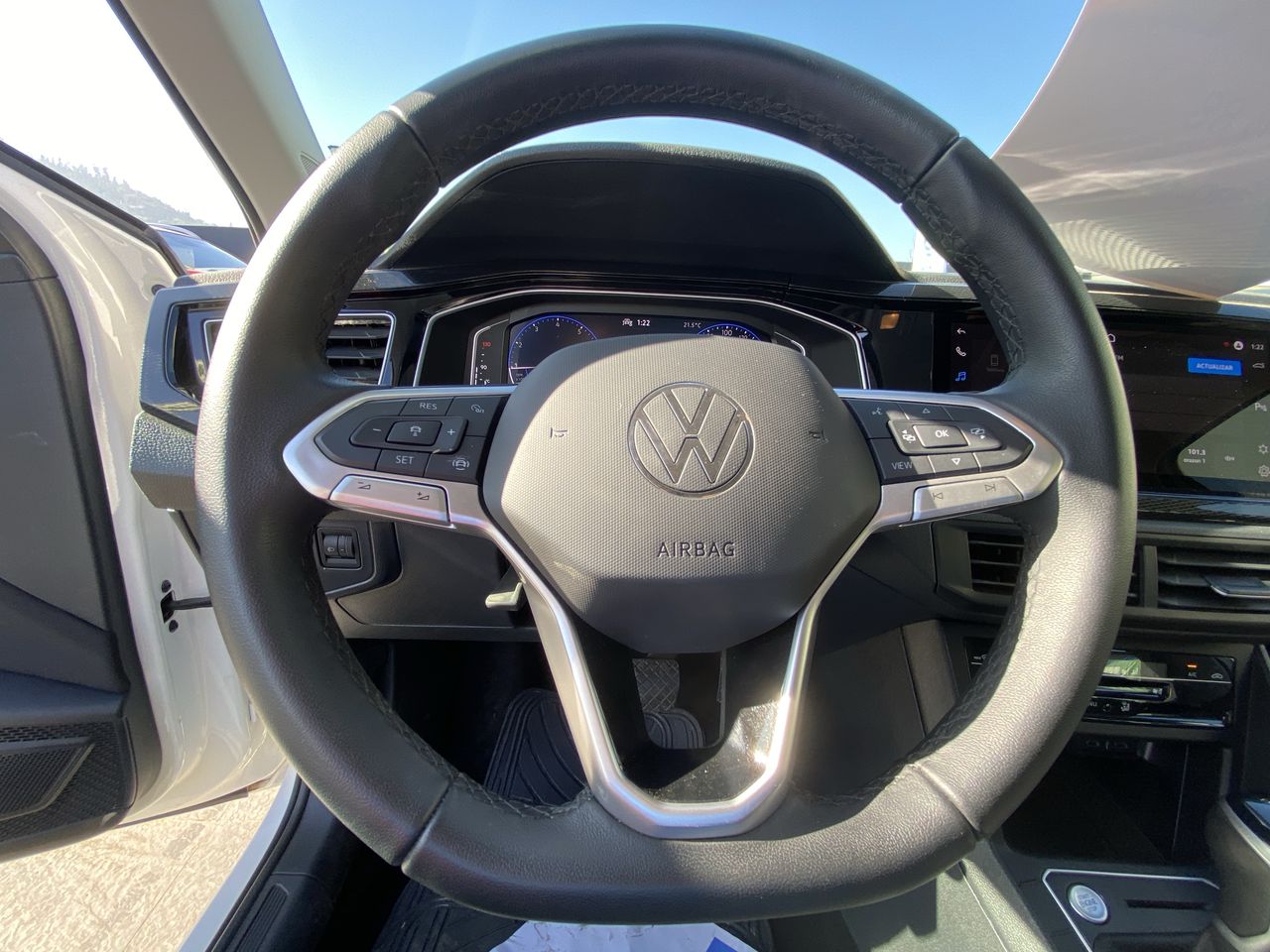 VOLKSWAGEN - 24