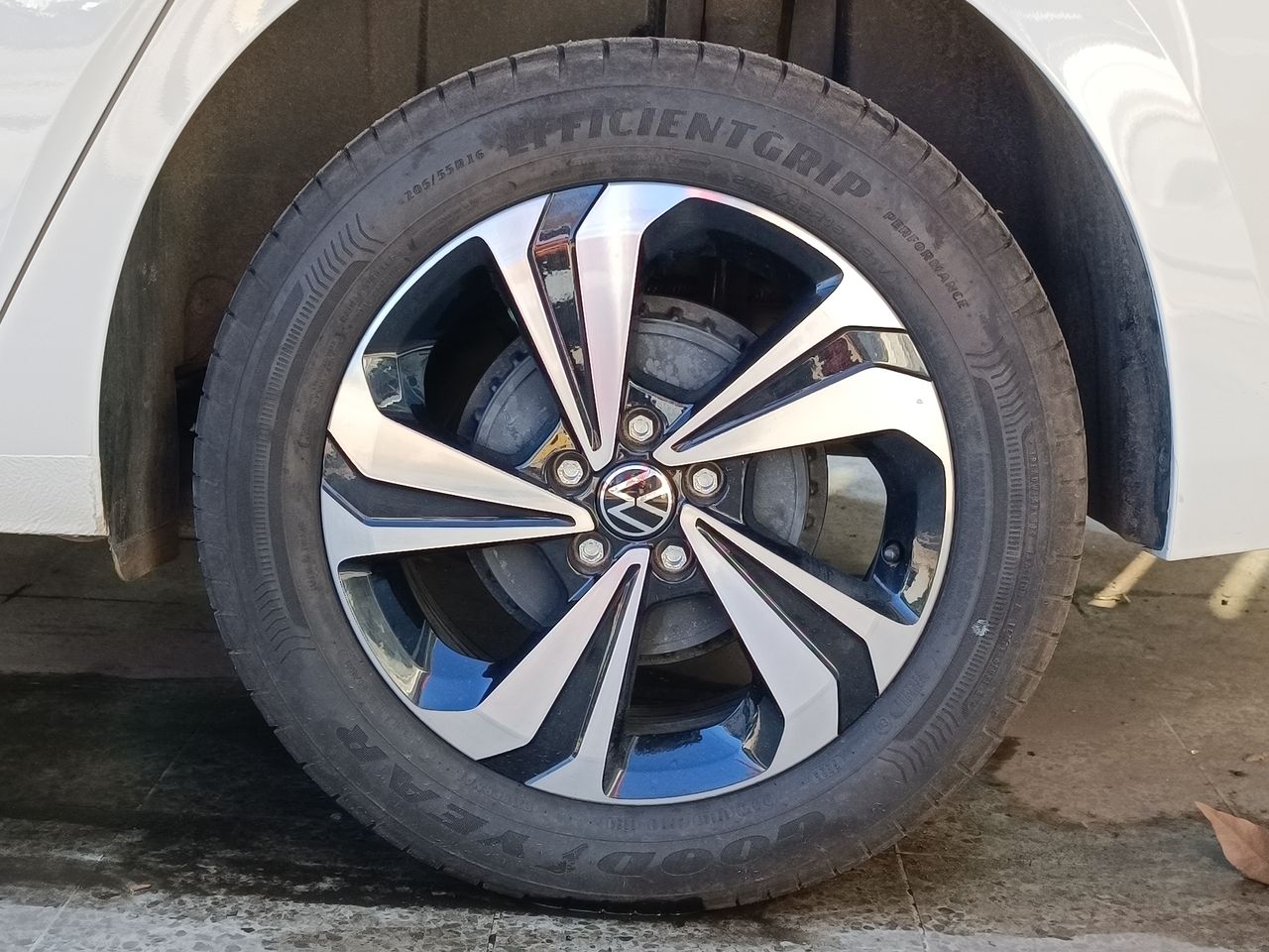 VOLKSWAGEN - 17