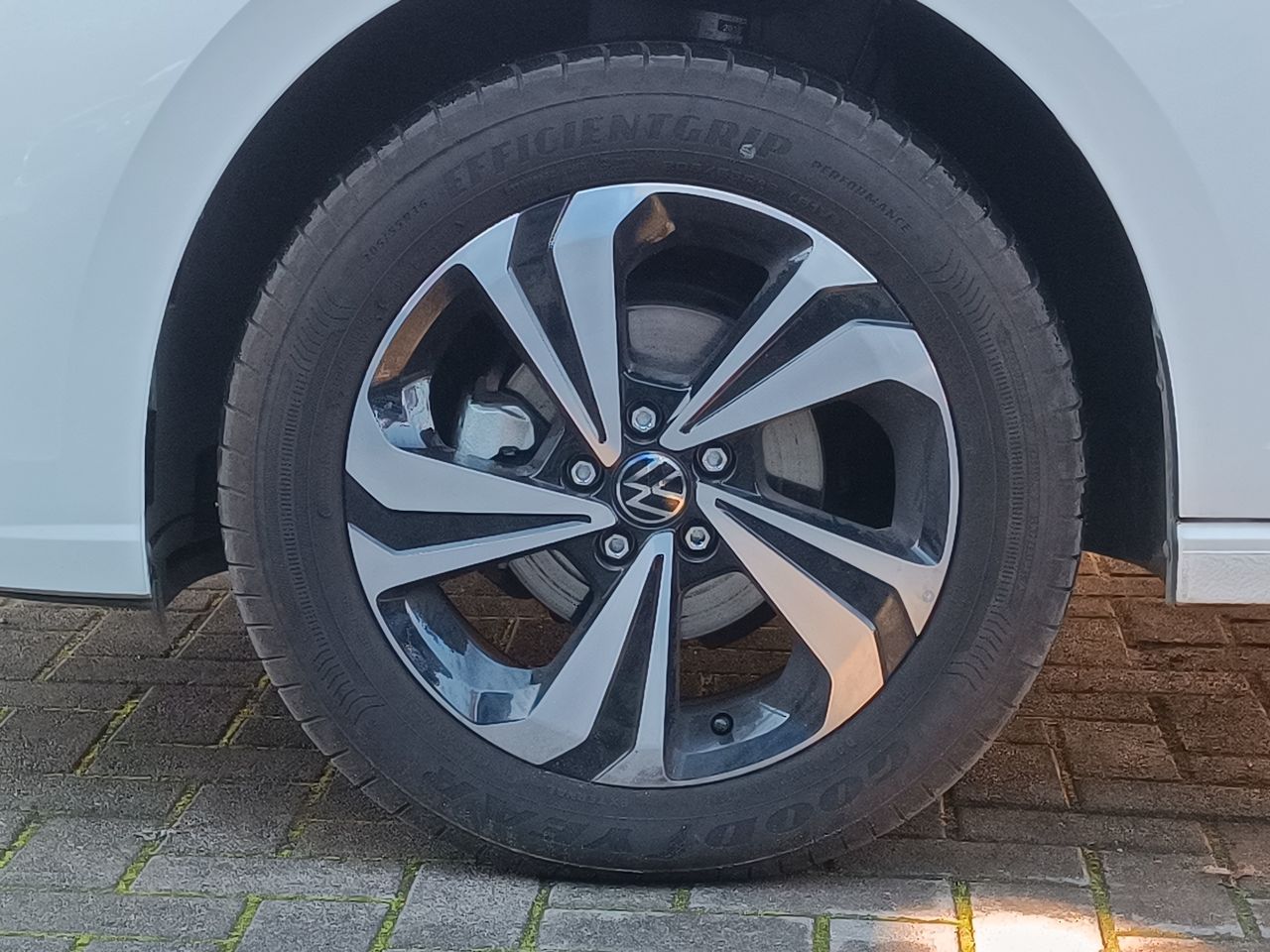 VOLKSWAGEN - 17