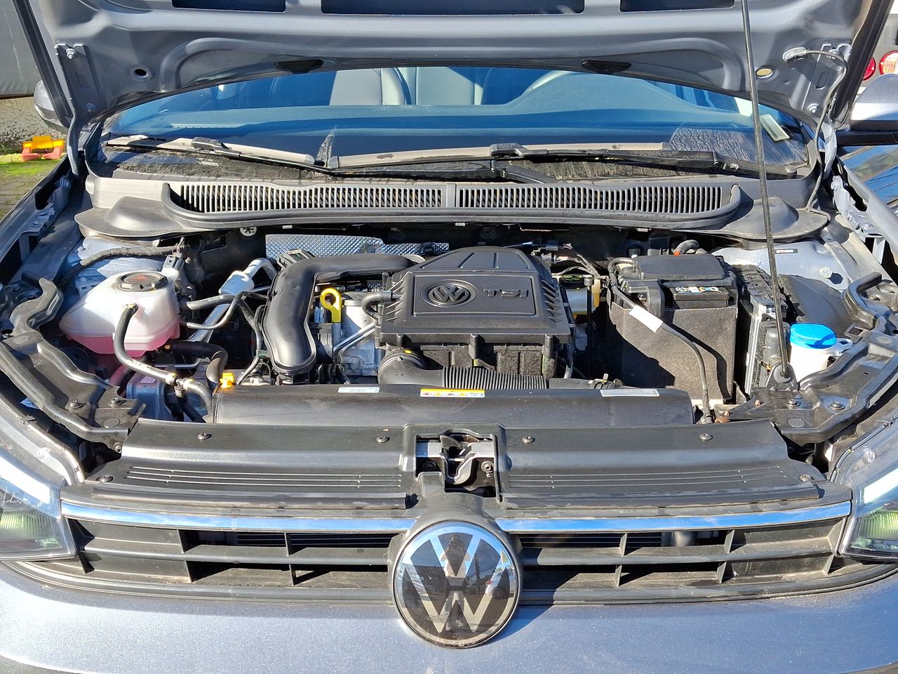 VOLKSWAGEN - 18