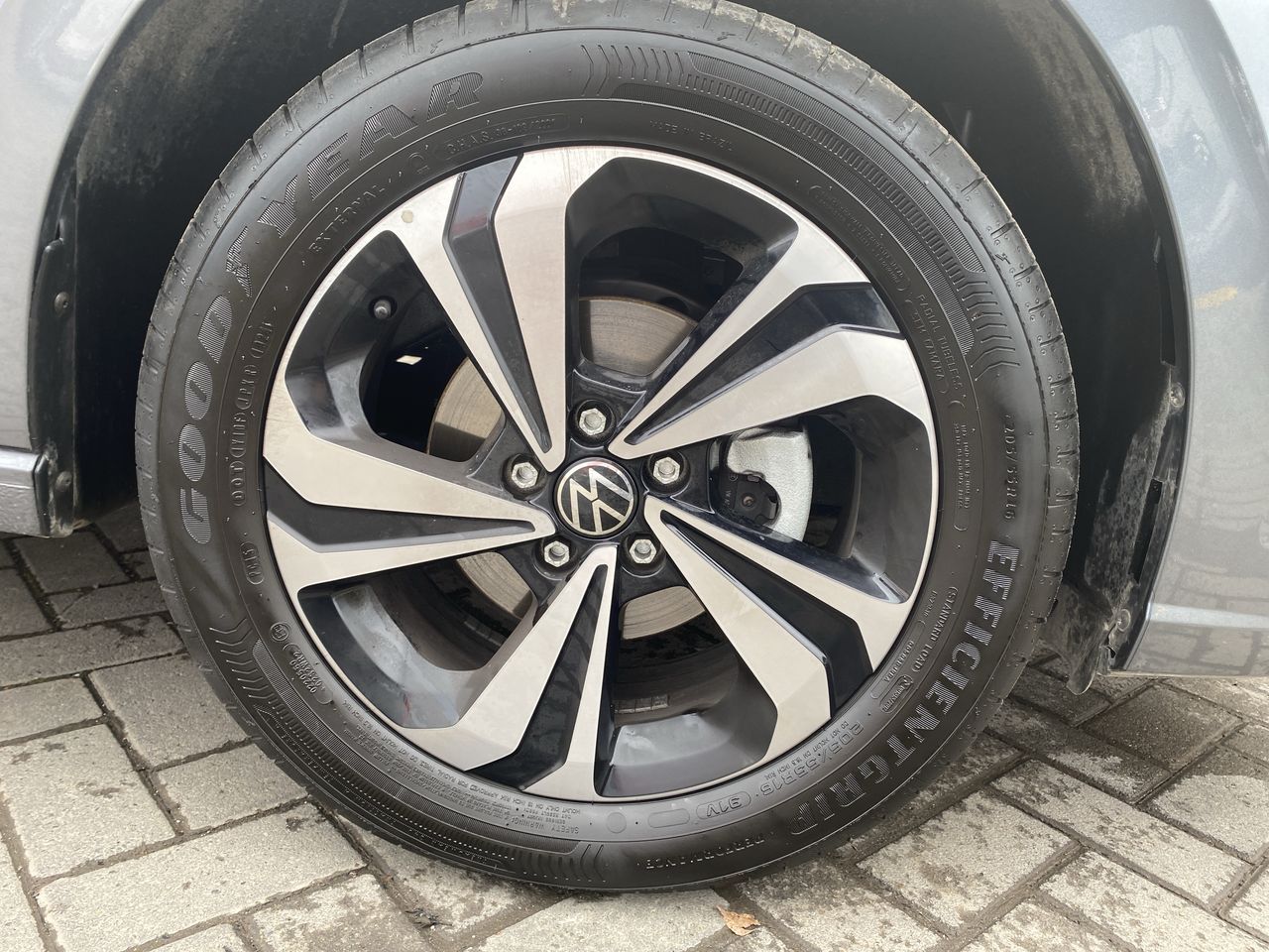 VOLKSWAGEN - 17