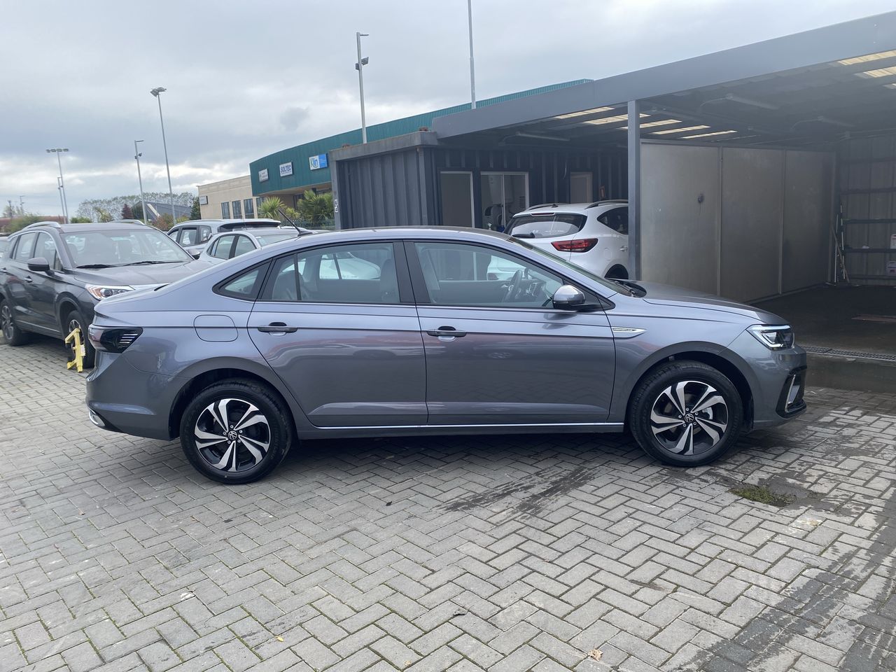 VOLKSWAGEN - 4