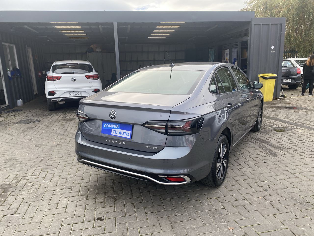 VOLKSWAGEN - 5