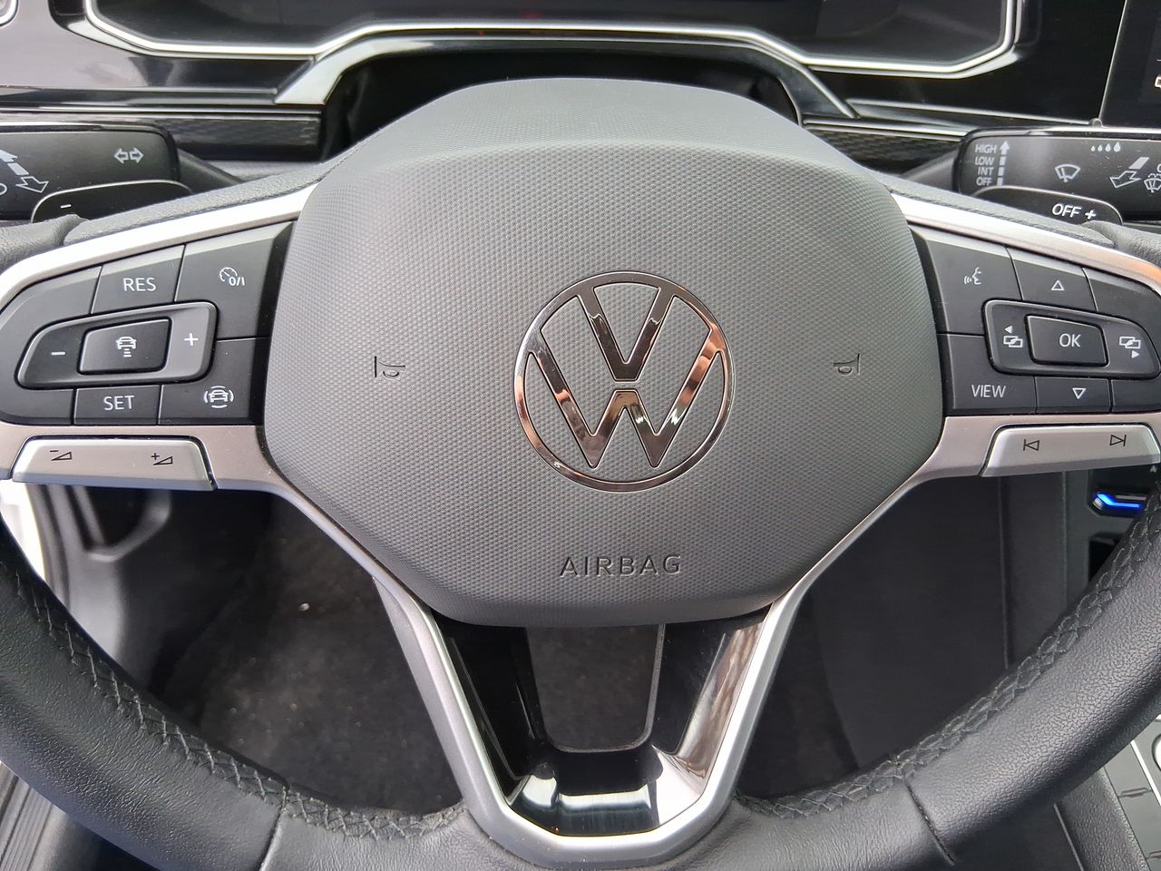 VOLKSWAGEN - 26