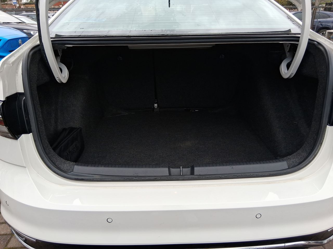 VOLKSWAGEN - 21