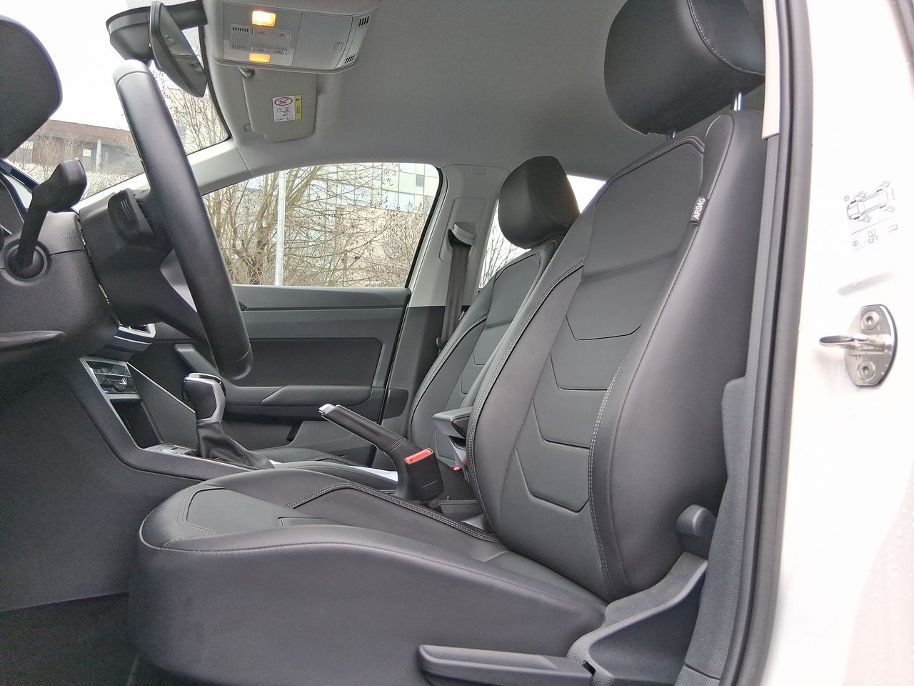 VOLKSWAGEN - 24