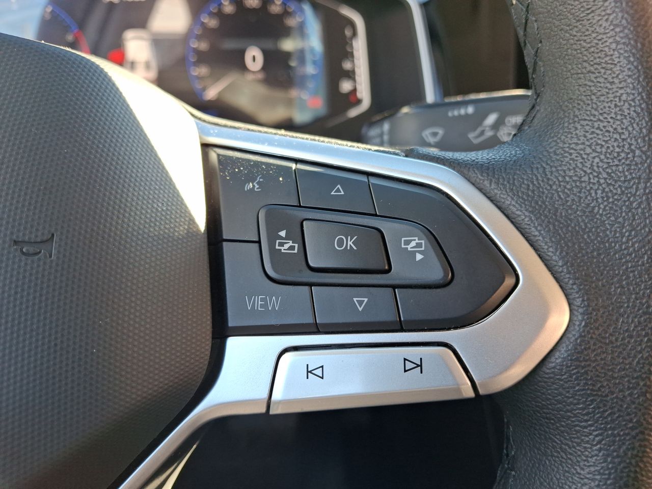 VOLKSWAGEN - 26