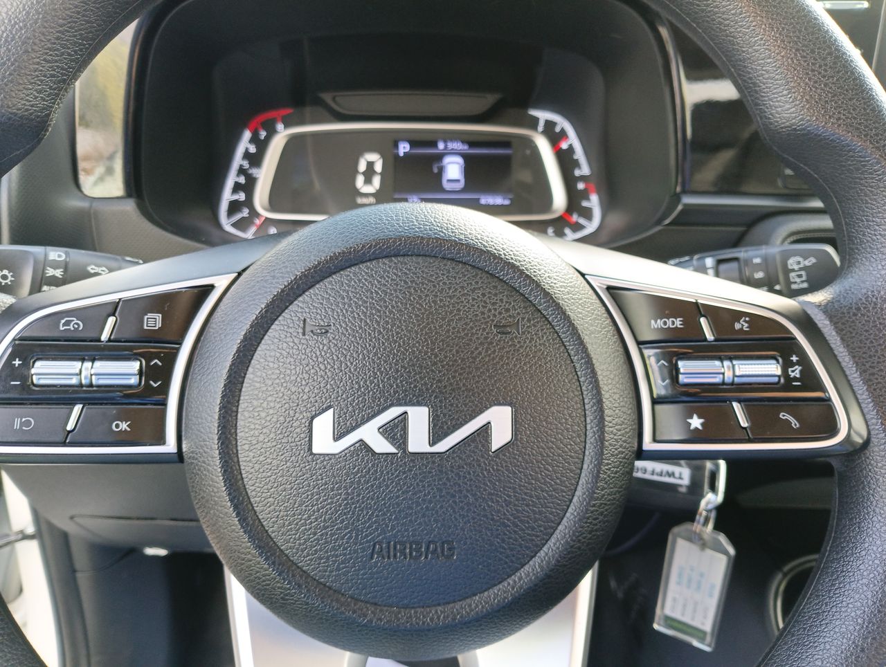 KIA Sonet — foto 17 de 26