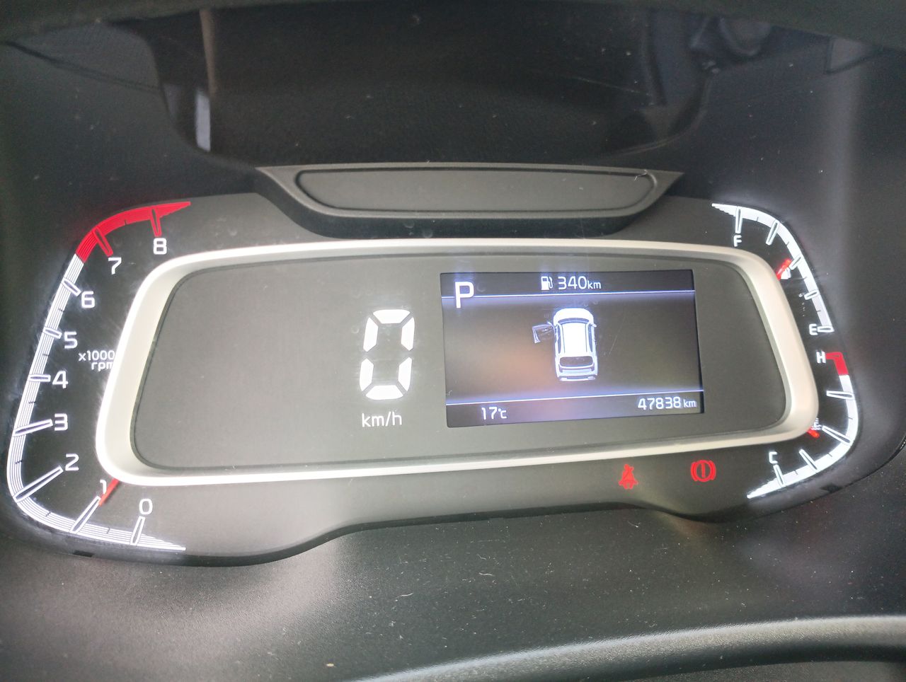 KIA Sonet — foto 18 de 26