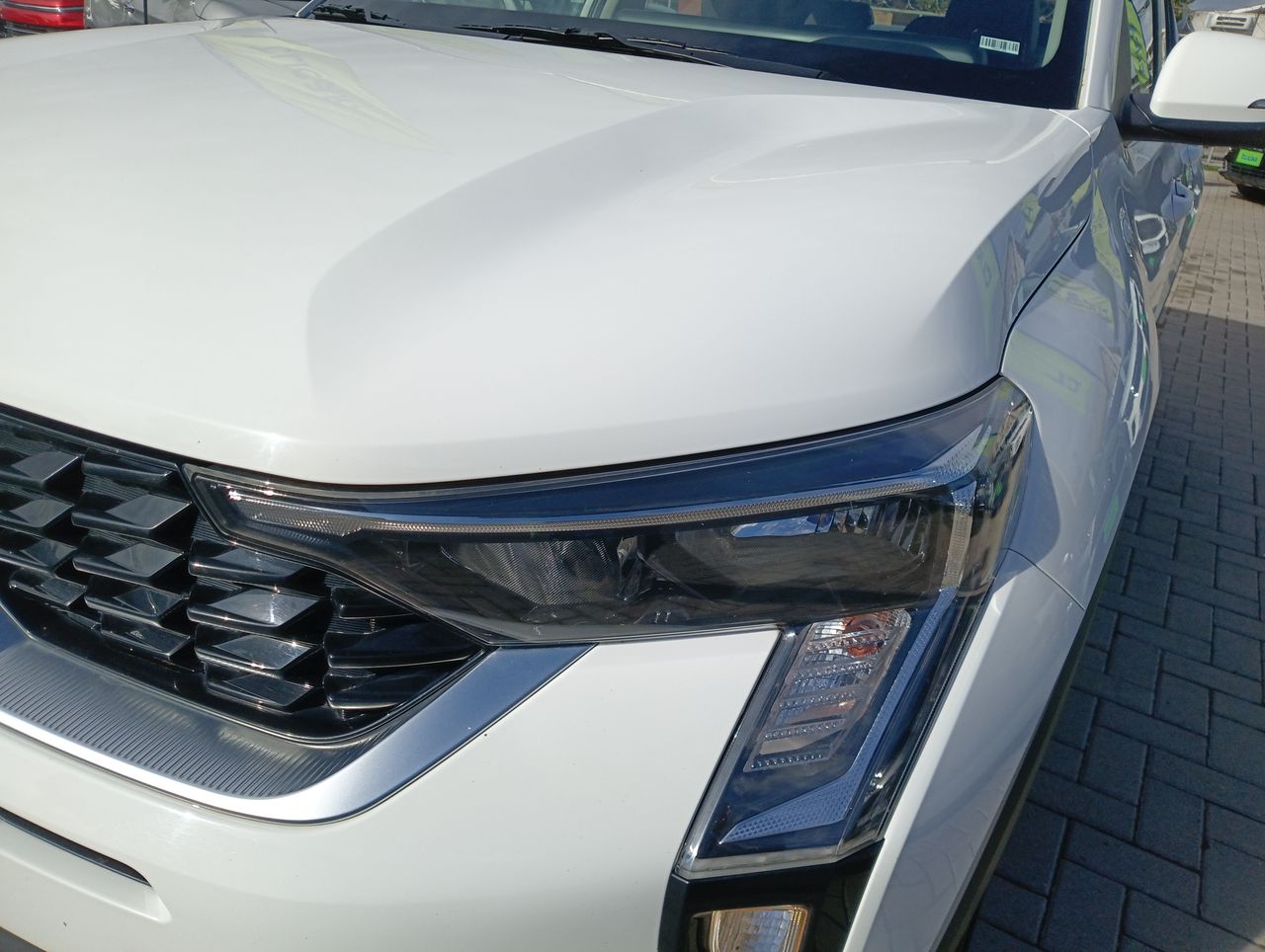 KIA Sonet — foto 9 de 26