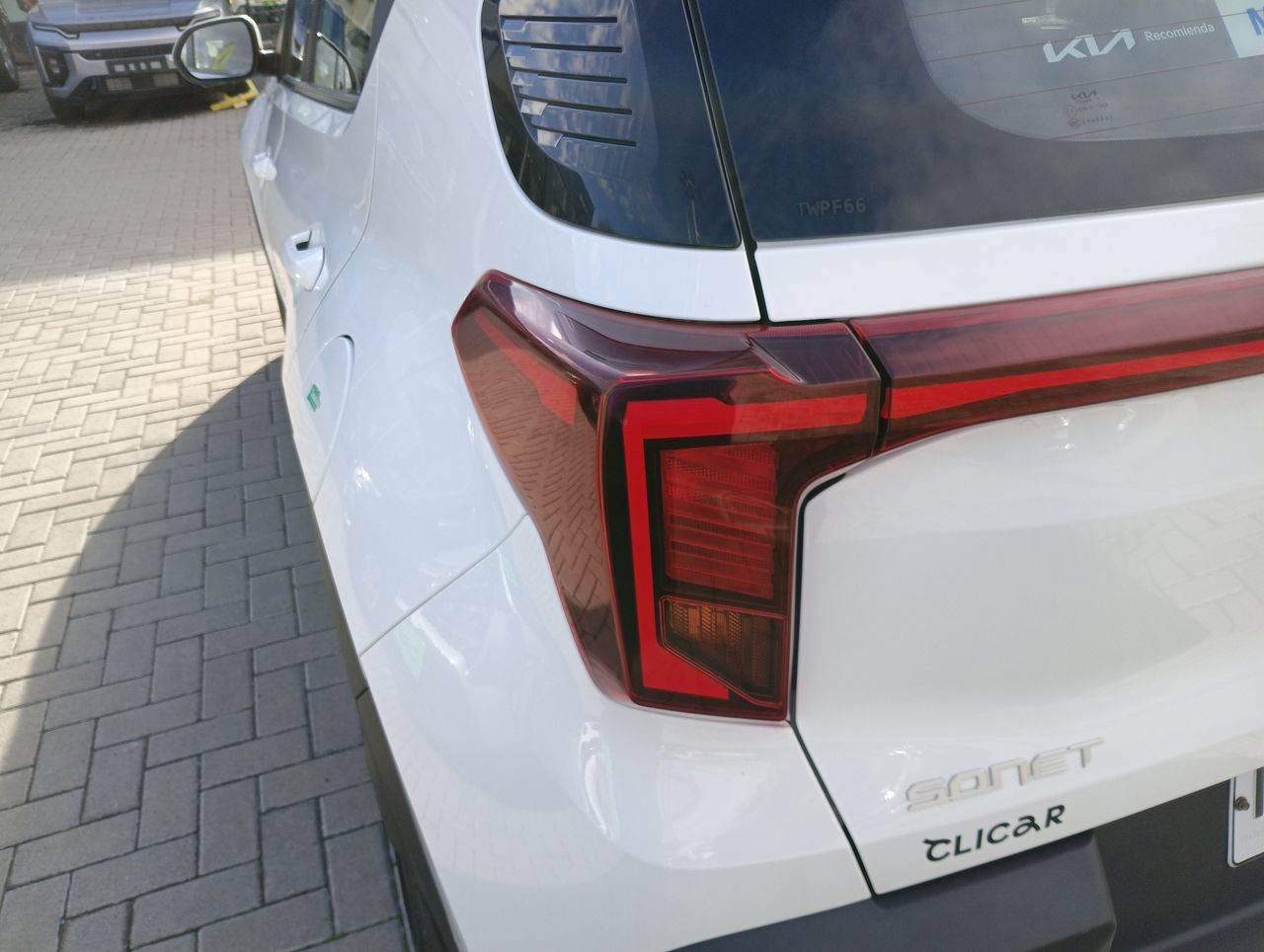 KIA Sonet — foto 11 de 26