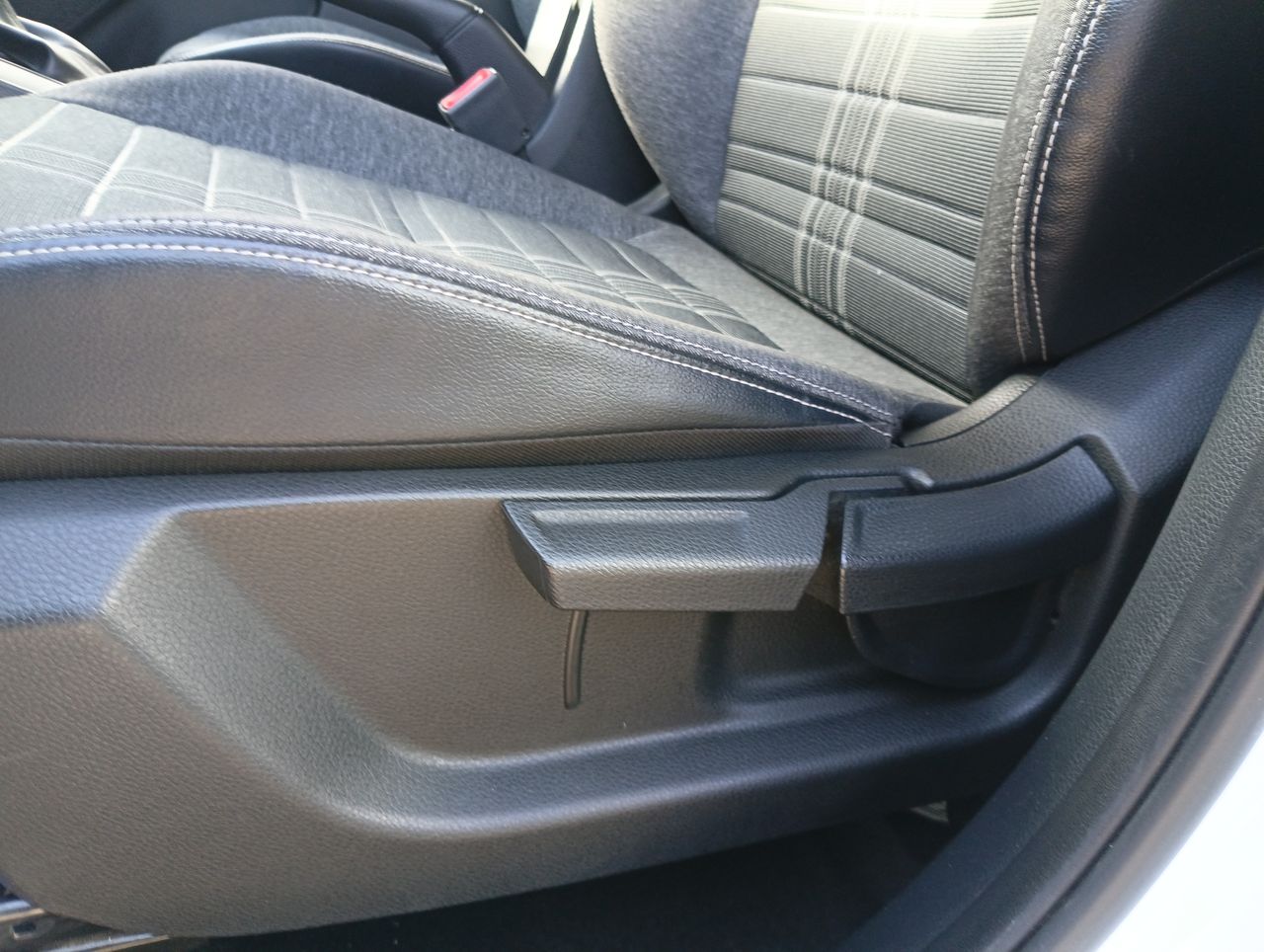 KIA Sonet — foto 14 de 26