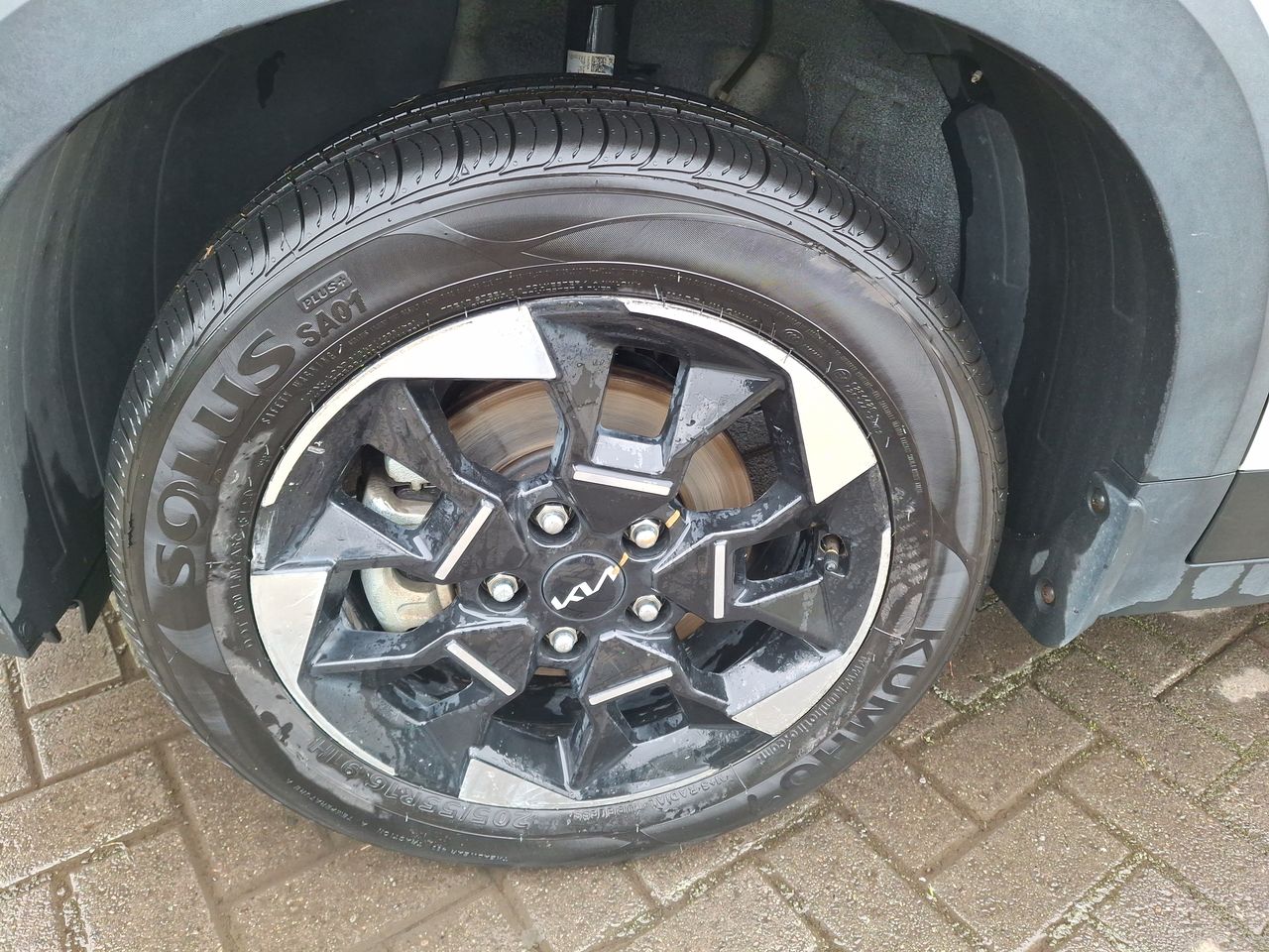 KIA Sonet — foto 10 de 26