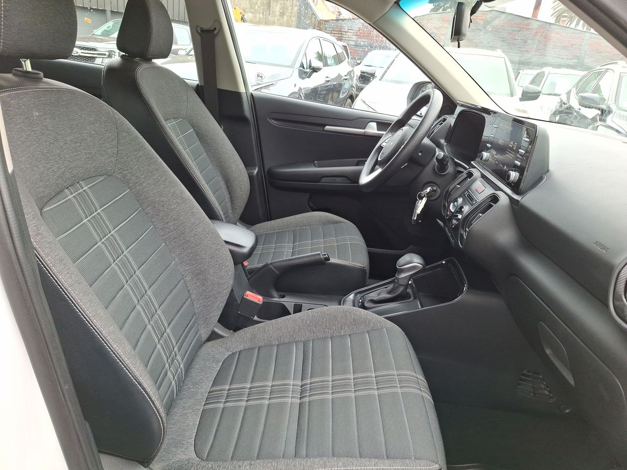 KIA Sonet — foto 25 de 26