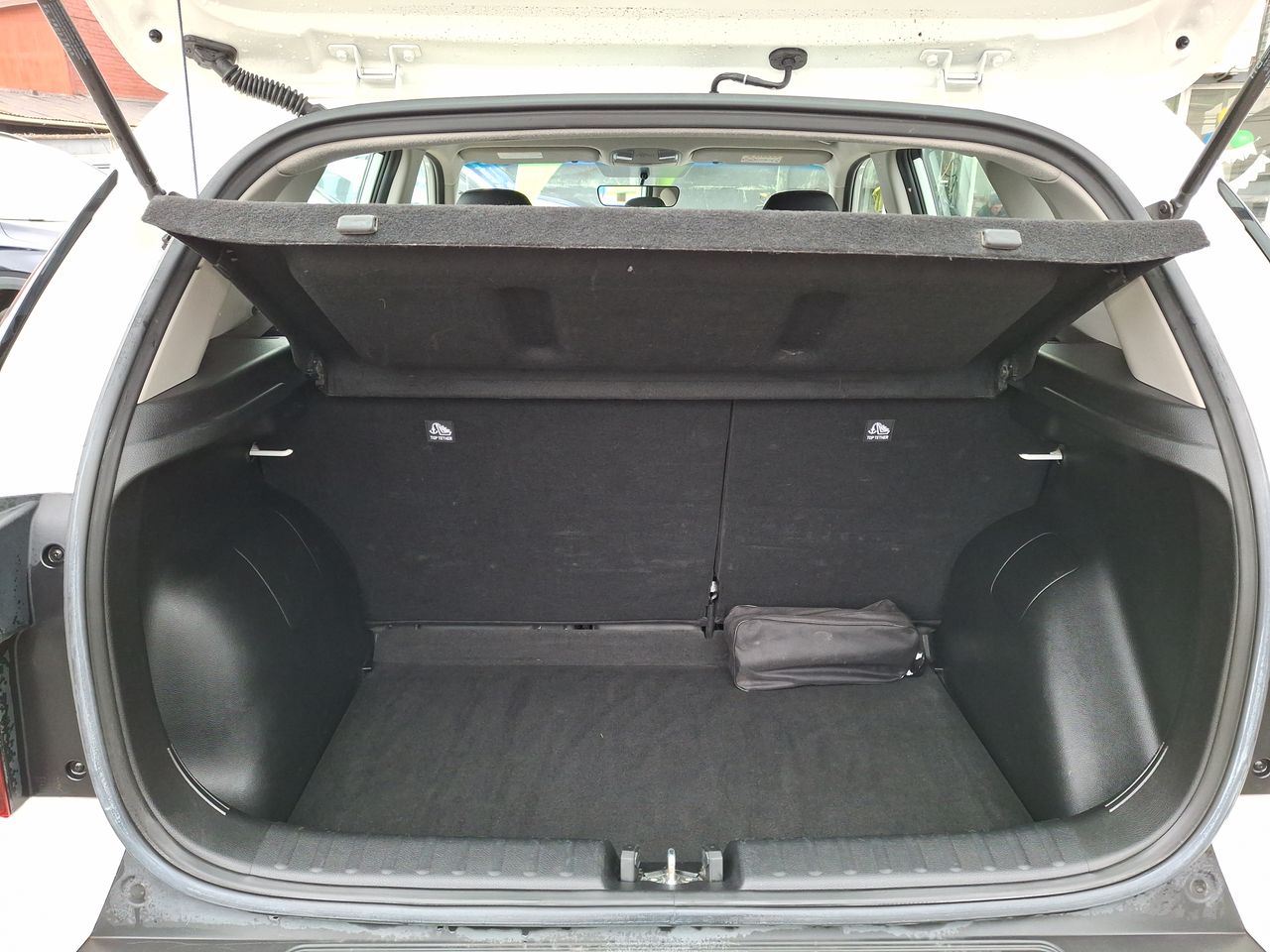 KIA Sonet — foto 13 de 26