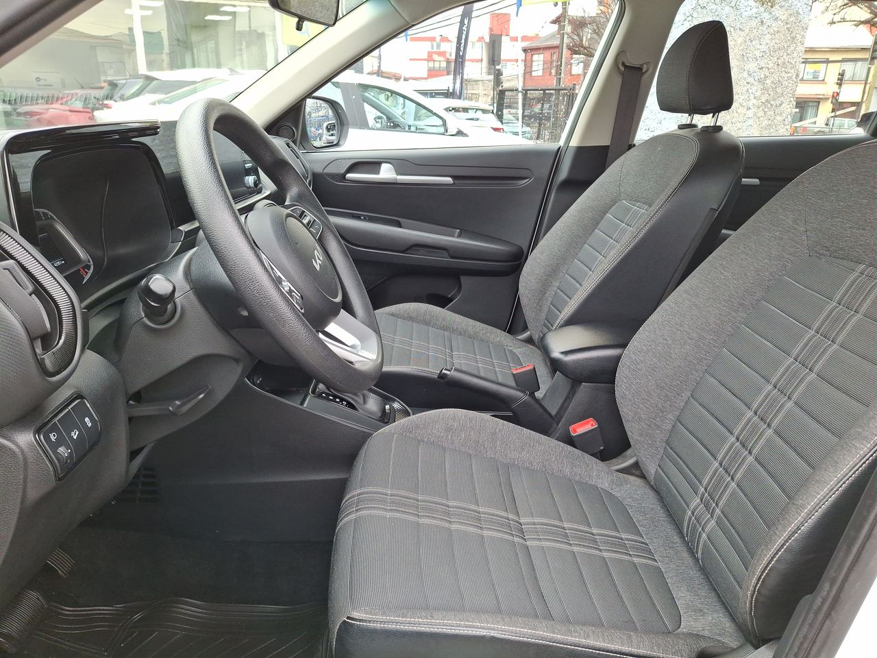 KIA Sonet — foto 16 de 26