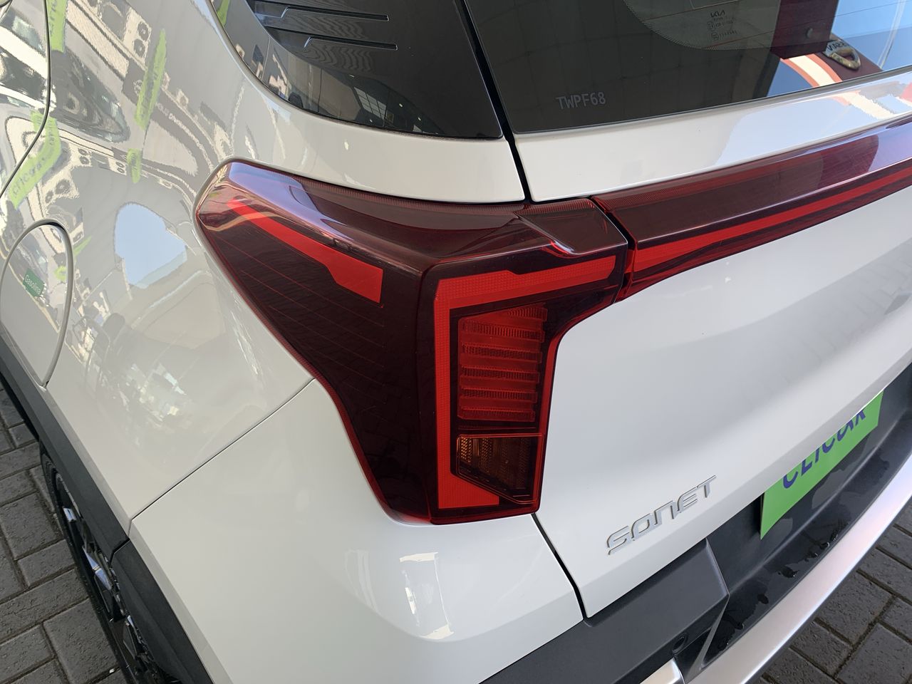 Land Rover Defender — foto 12 de 25