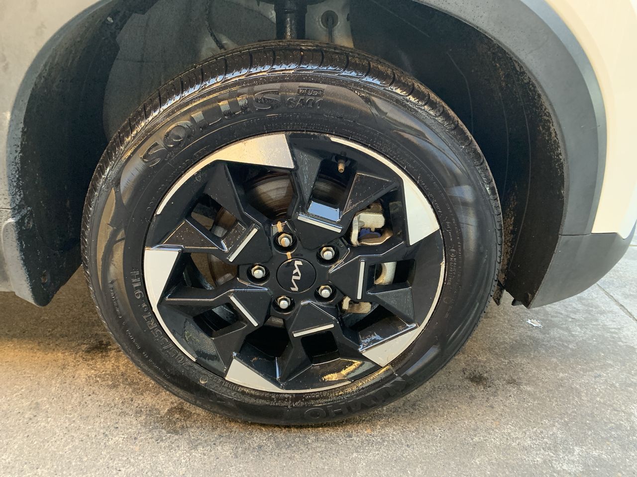 KIA Sonet — foto 10 de 26