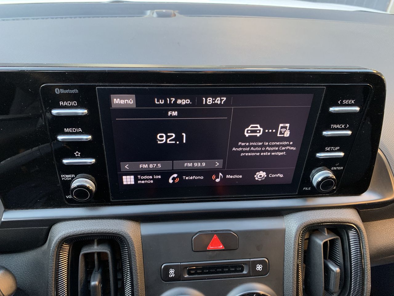 KIA Sonet — foto 20 de 26