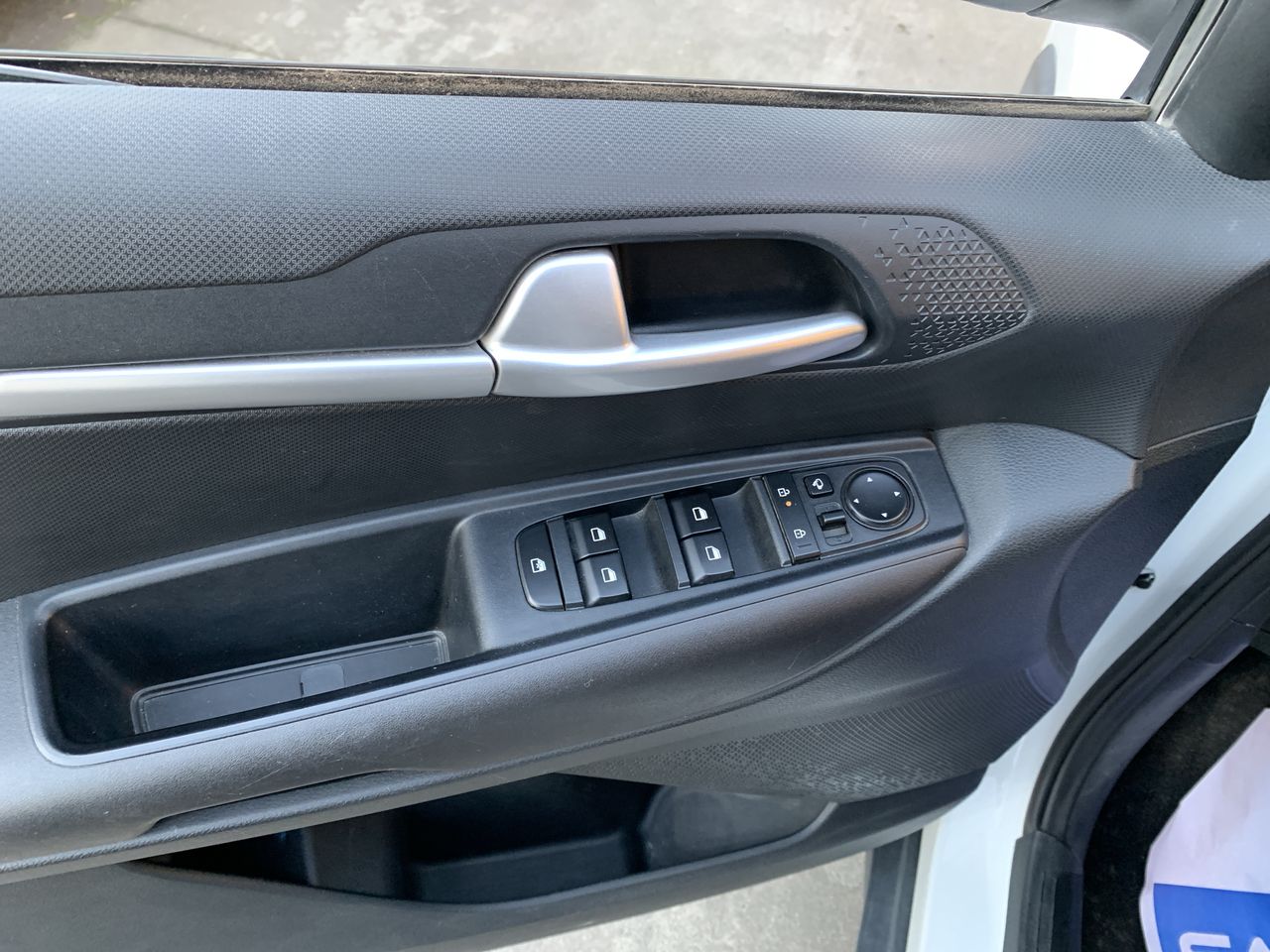 KIA Sonet — foto 15 de 26