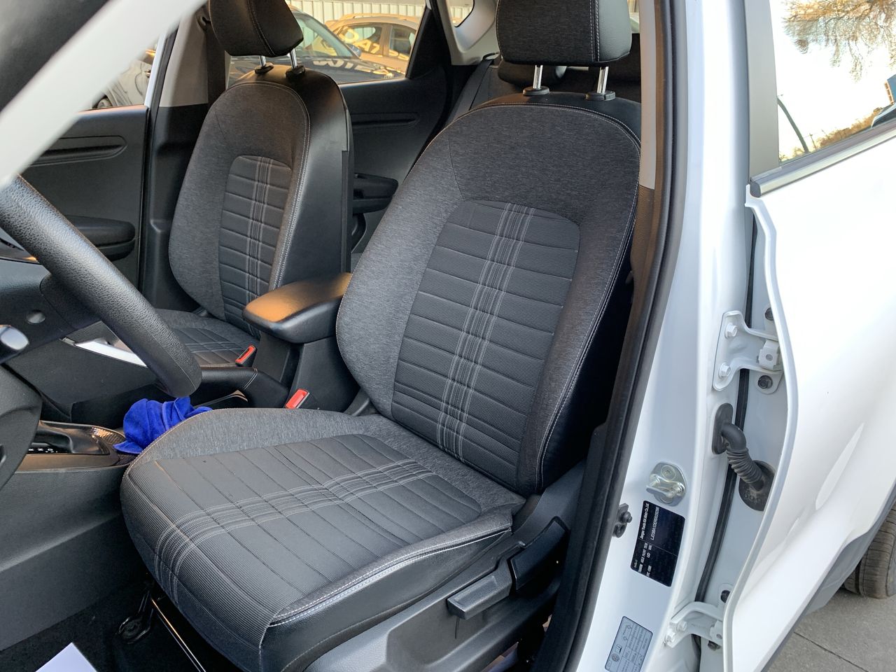 KIA Sonet — foto 16 de 26