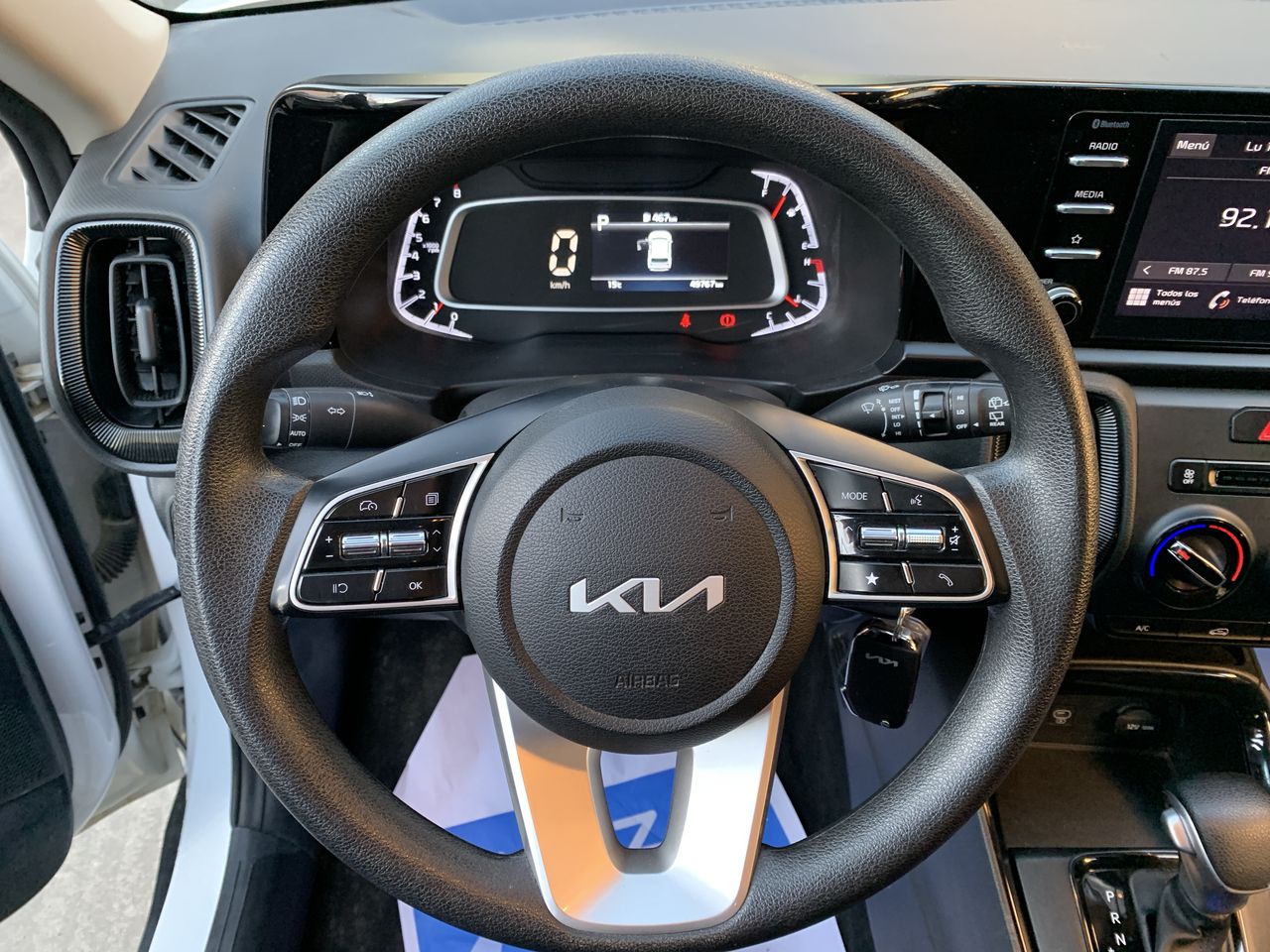 KIA Sonet — foto 17 de 26