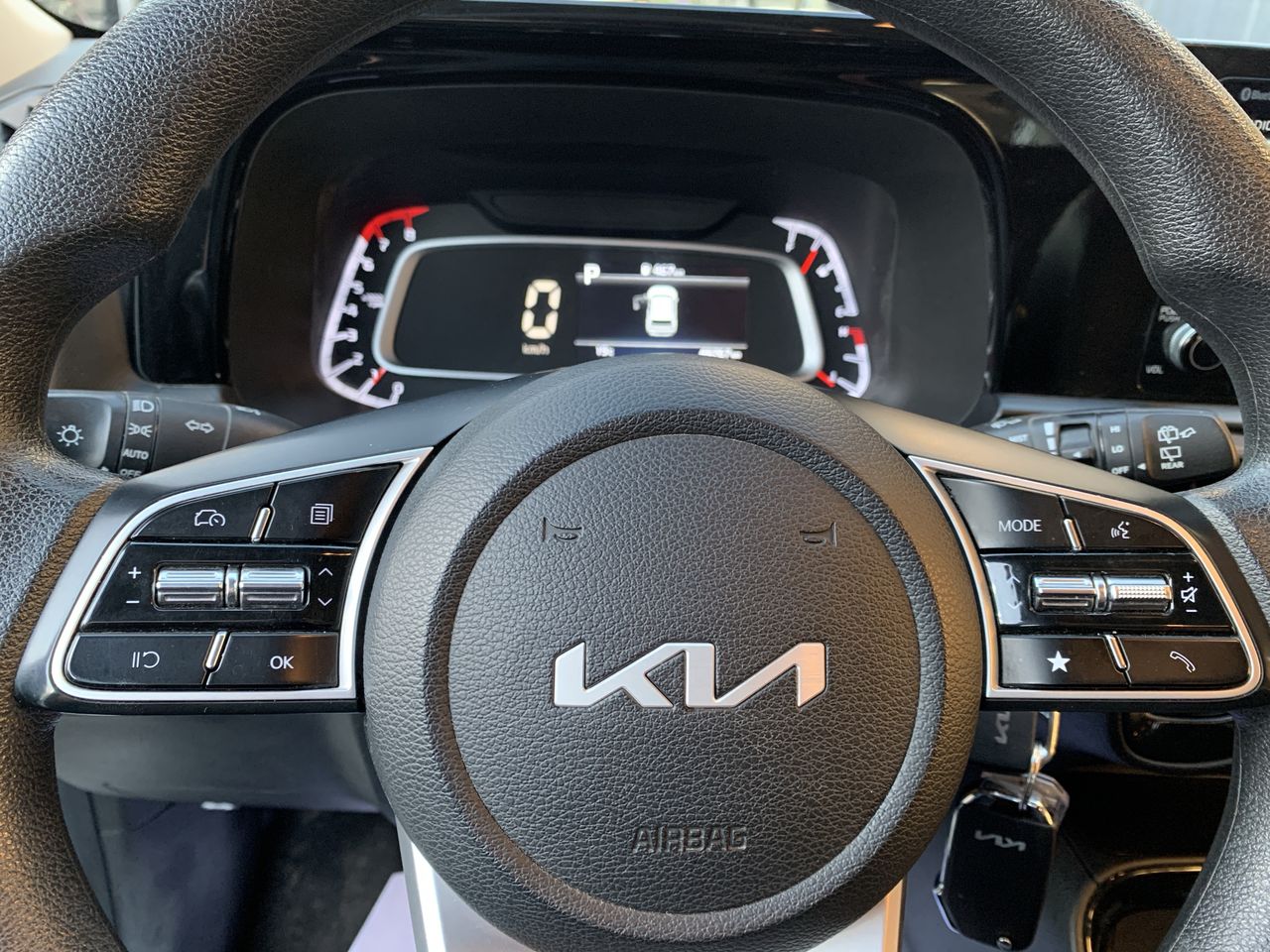 KIA Sonet — foto 18 de 26