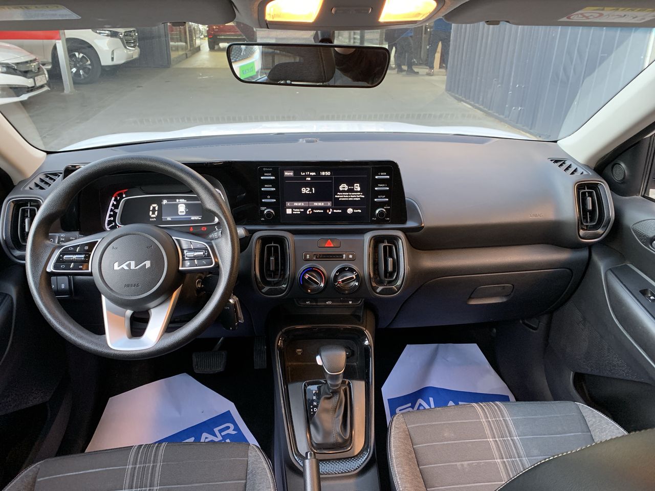 KIA Sonet — foto 9 de 26