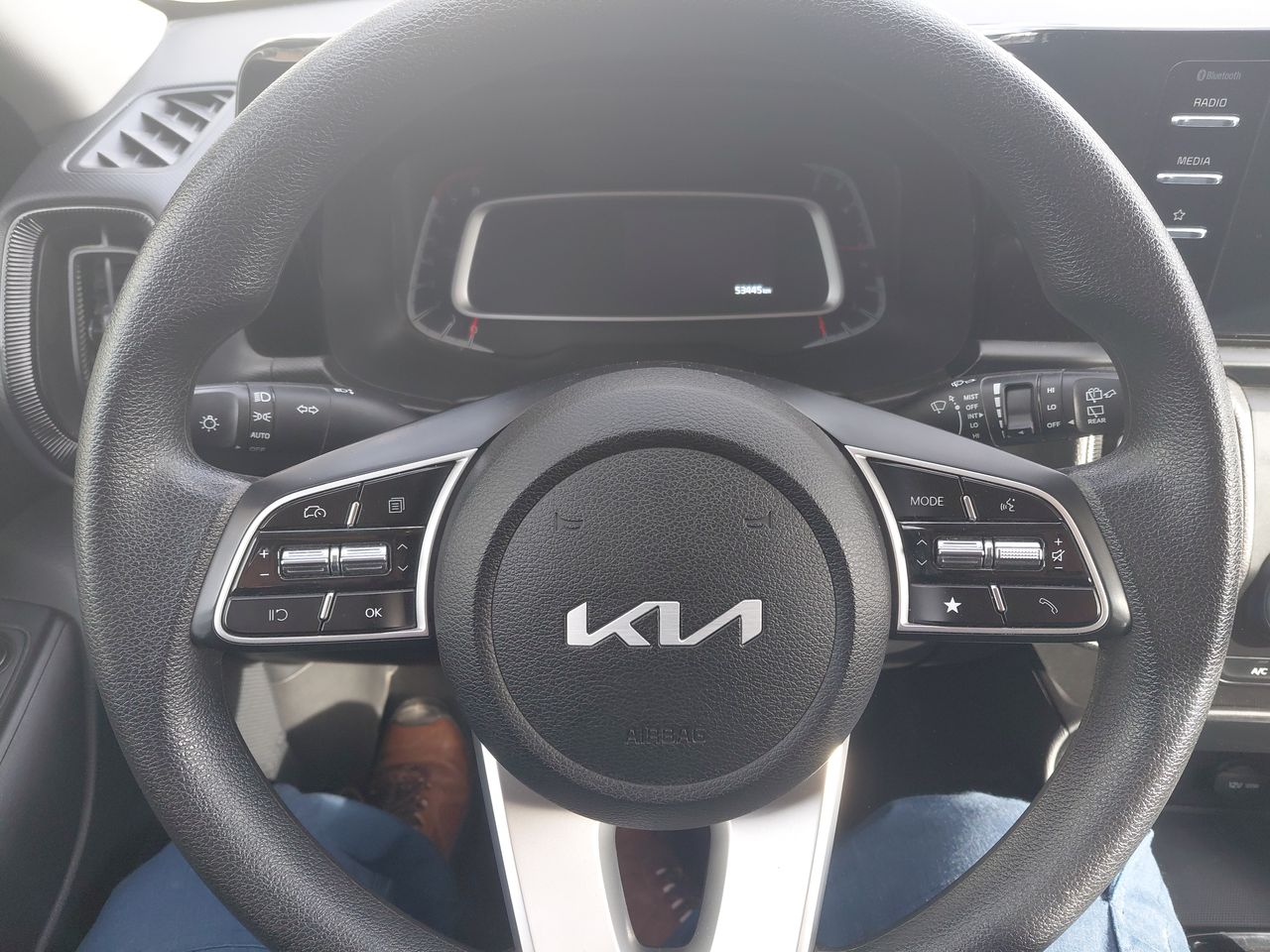 KIA Sonet — foto 28 de 36