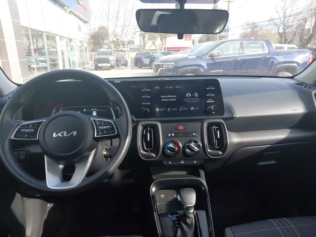 KIA Sonet — foto 34 de 36