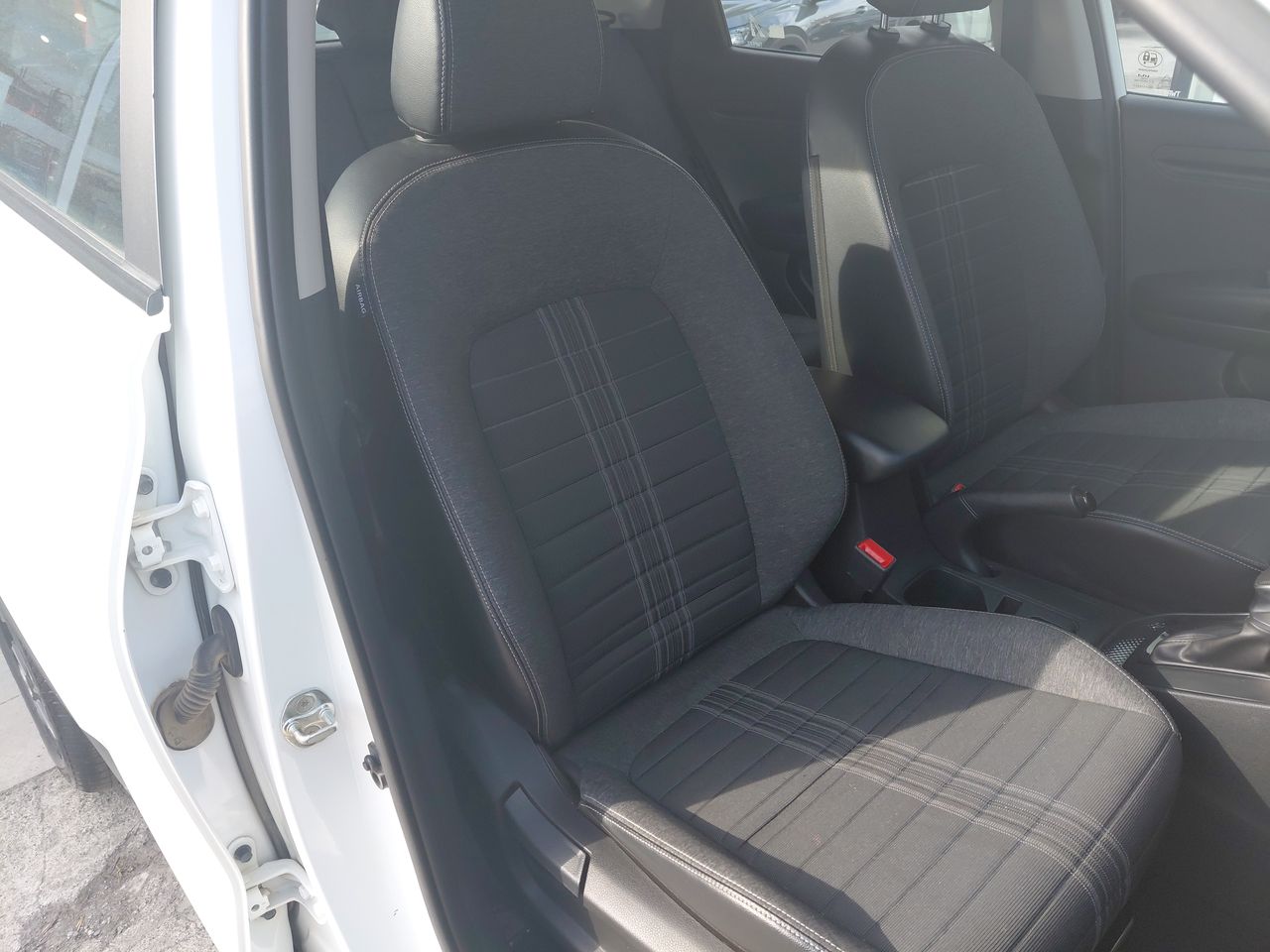 KIA Sonet — foto 35 de 36