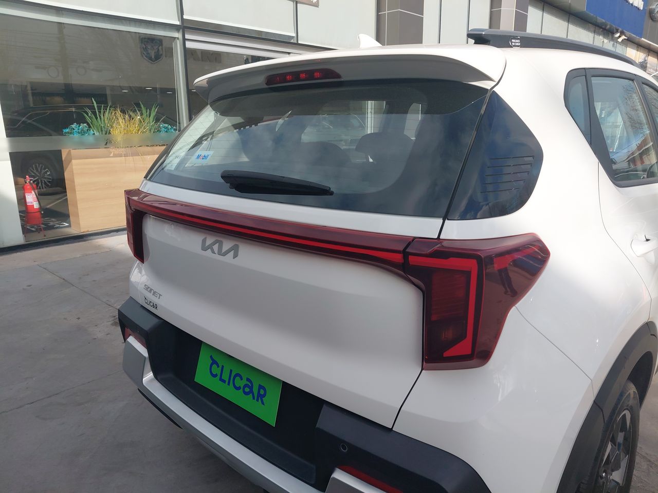 KIA Sonet — foto 22 de 36