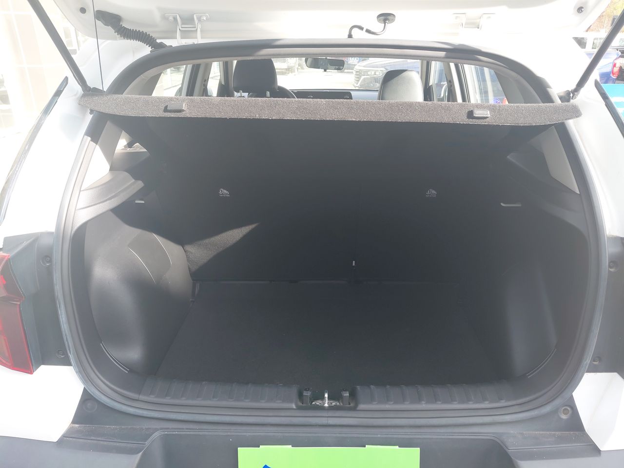 KIA Sonet — foto 23 de 36