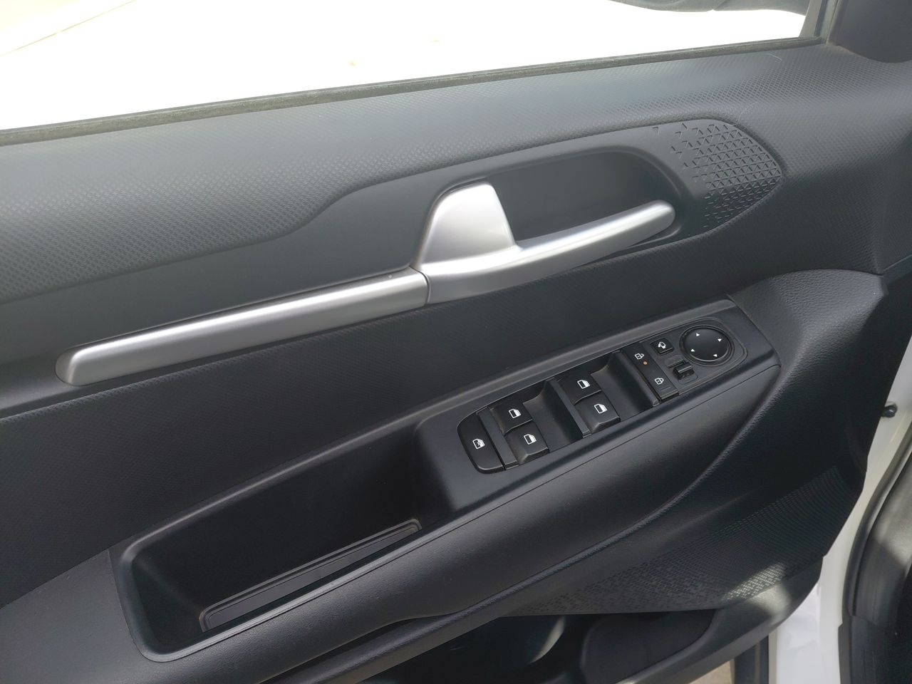 KIA Sonet — foto 24 de 36