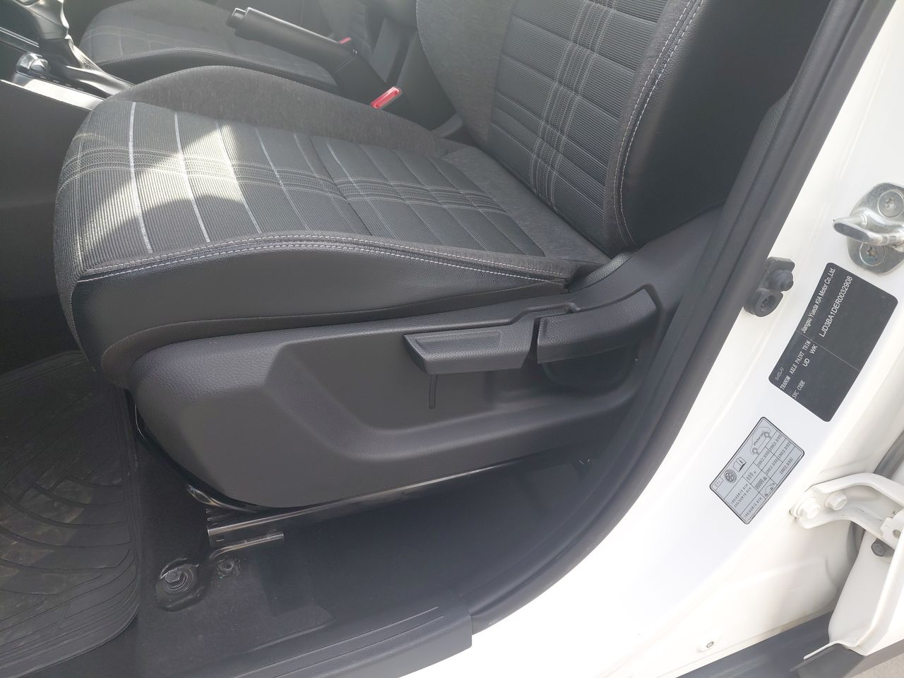 KIA Sonet — foto 25 de 36