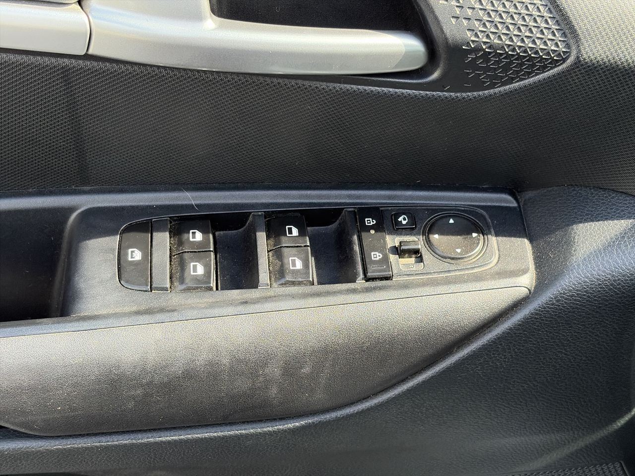 KIA Sonet — foto 13 de 20