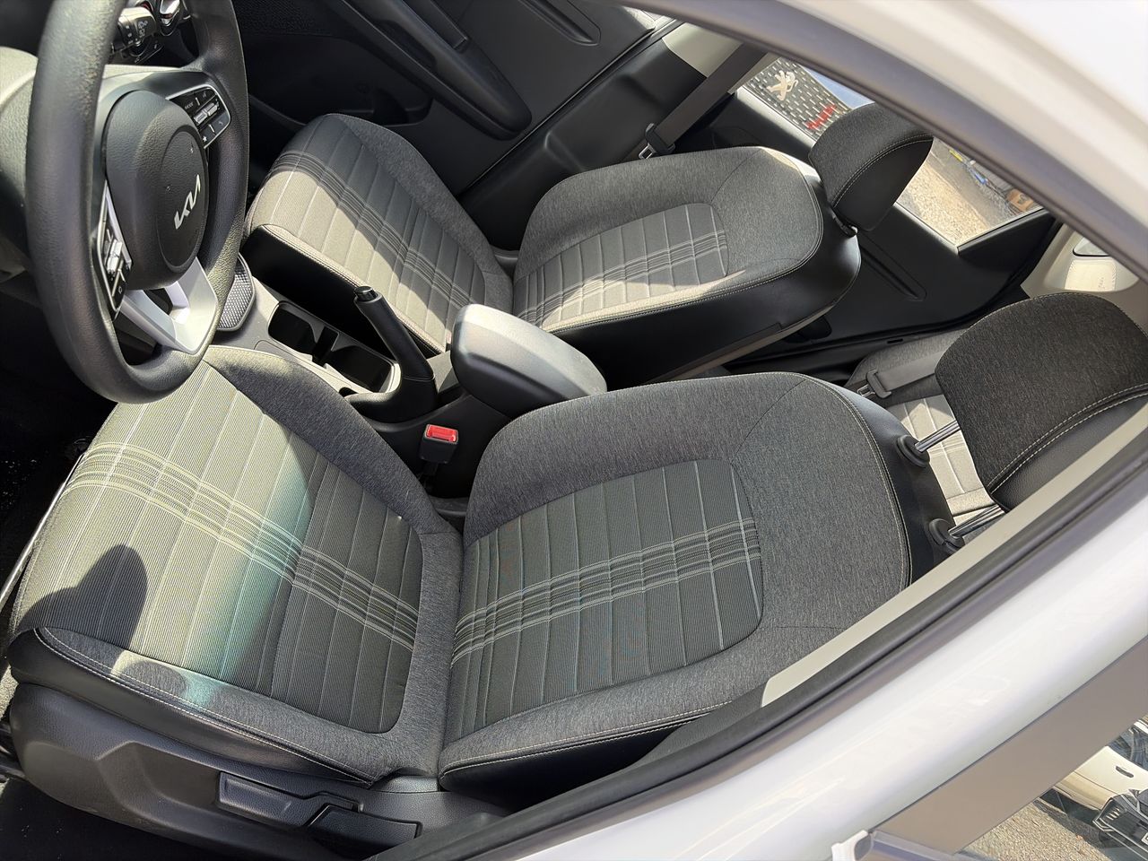 KIA Sonet — foto 14 de 20