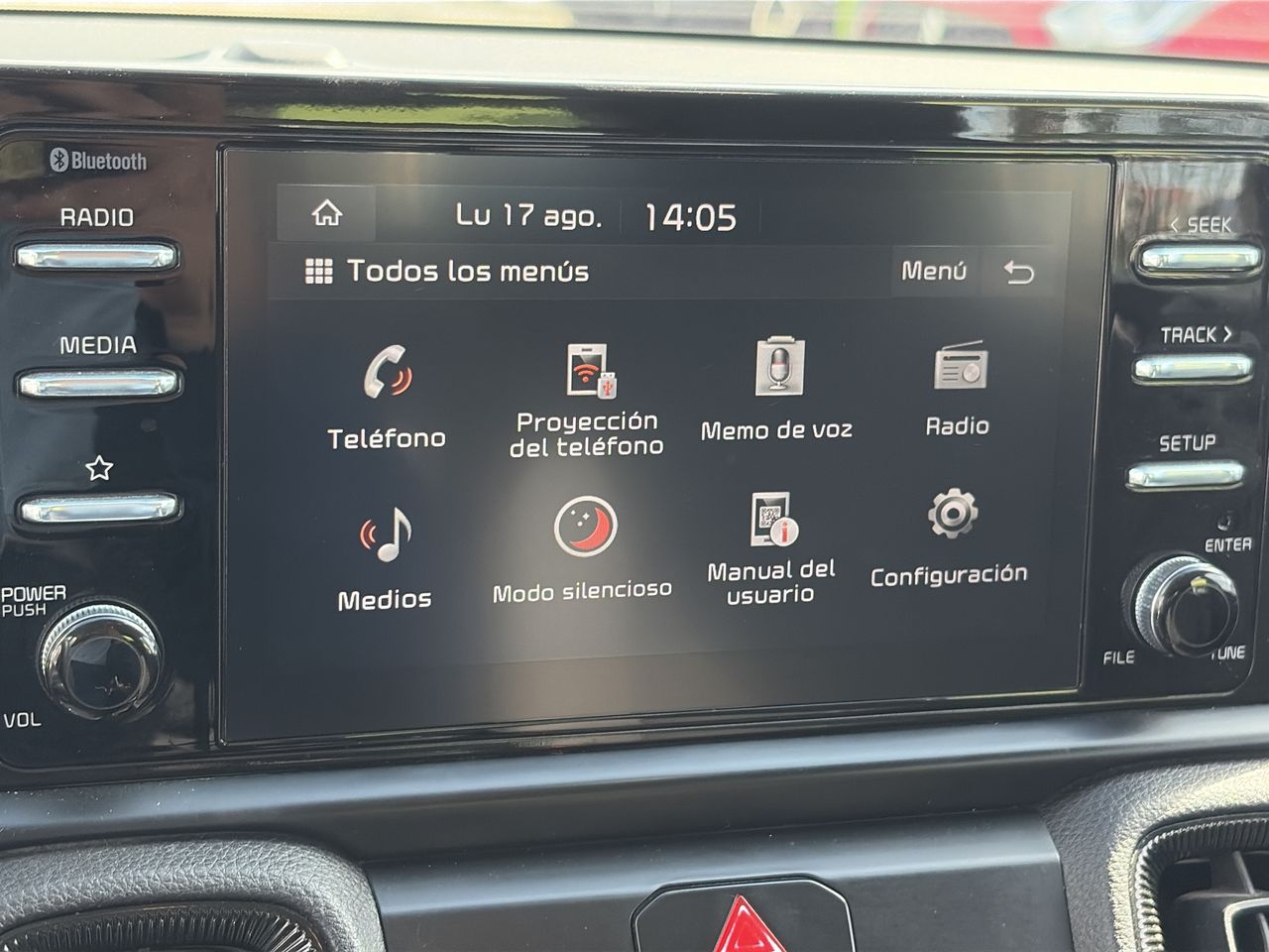 KIA Sonet — foto 17 de 20