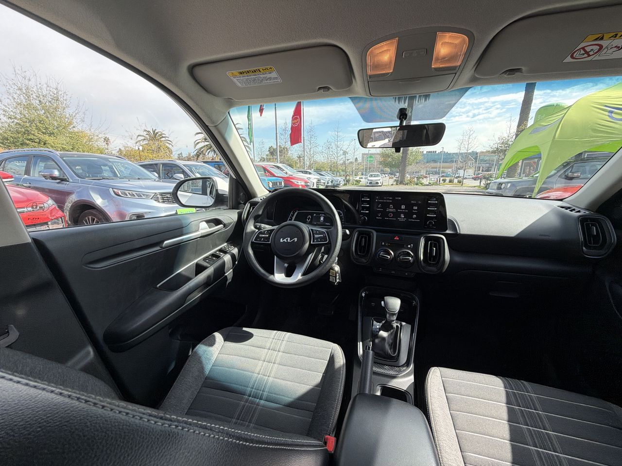 KIA Sonet — foto 9 de 20