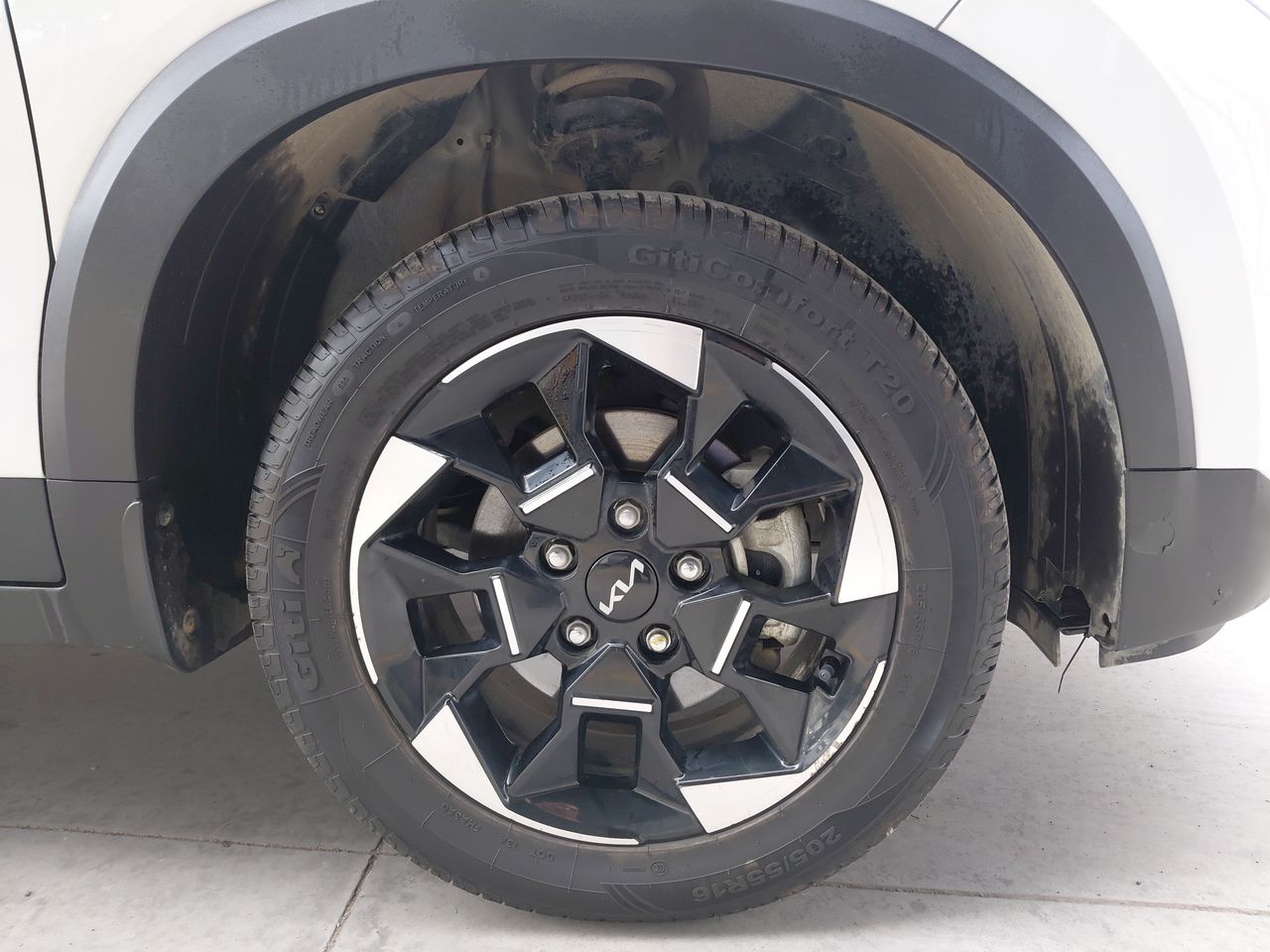 KIA Sonet — foto 10 de 26