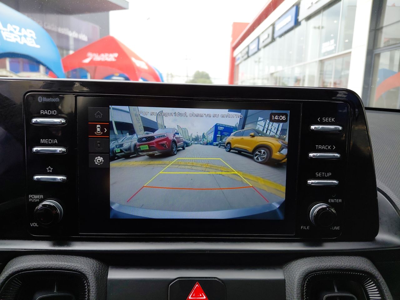 KIA Sonet — foto 21 de 26