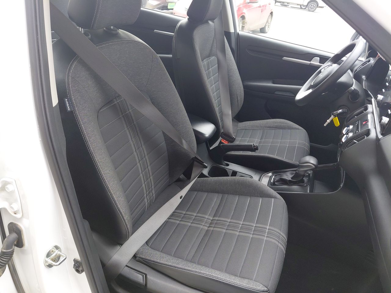 KIA Sonet — foto 25 de 26