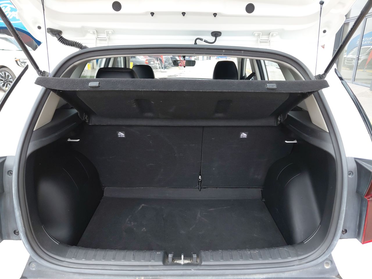 KIA Sonet — foto 14 de 26