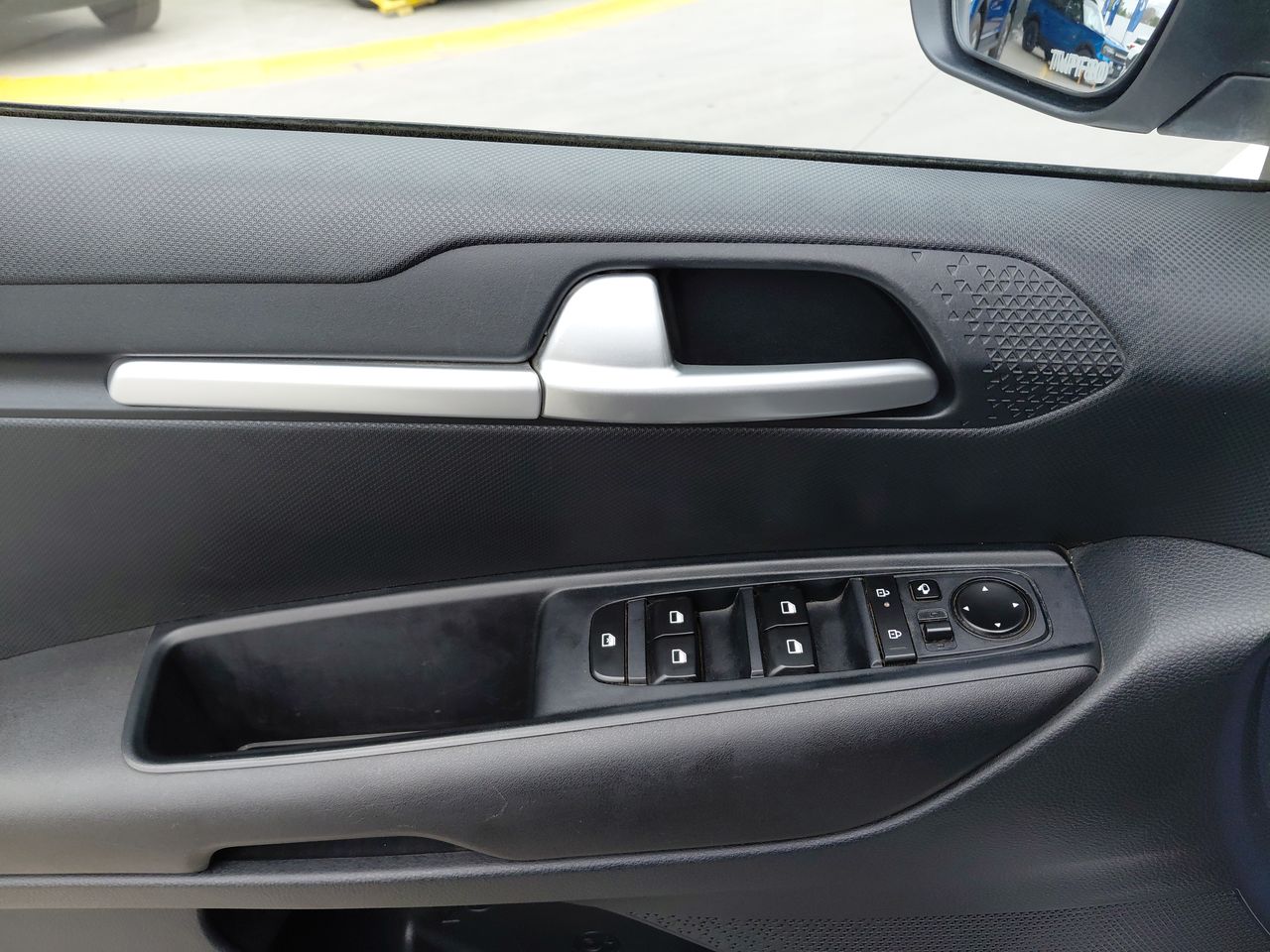 KIA Sonet — foto 15 de 26