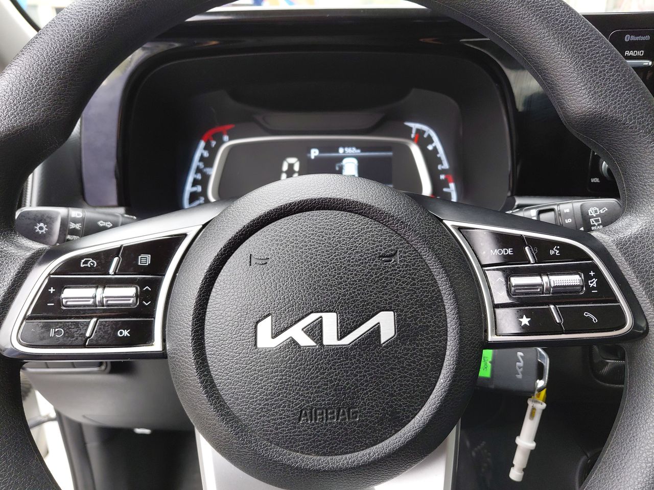 KIA Sonet — foto 18 de 26