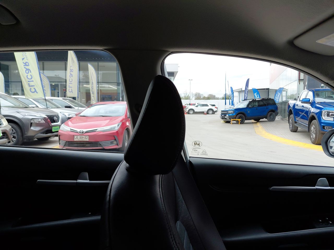 KIA Sonet — foto 8 de 26