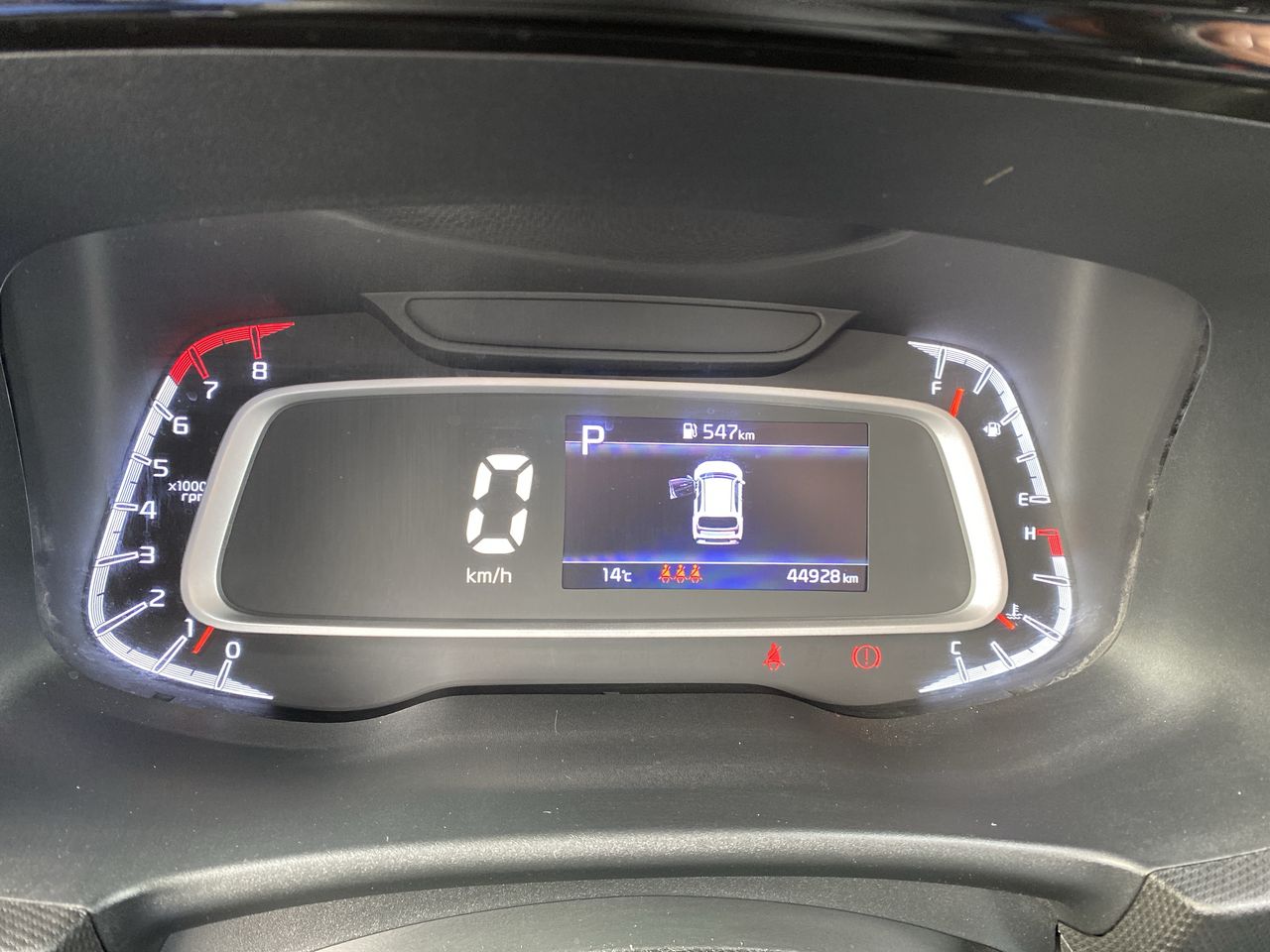 KIA Sonet — foto 19 de 26