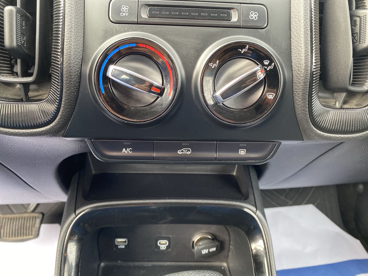 KIA Sonet — foto 22 de 26