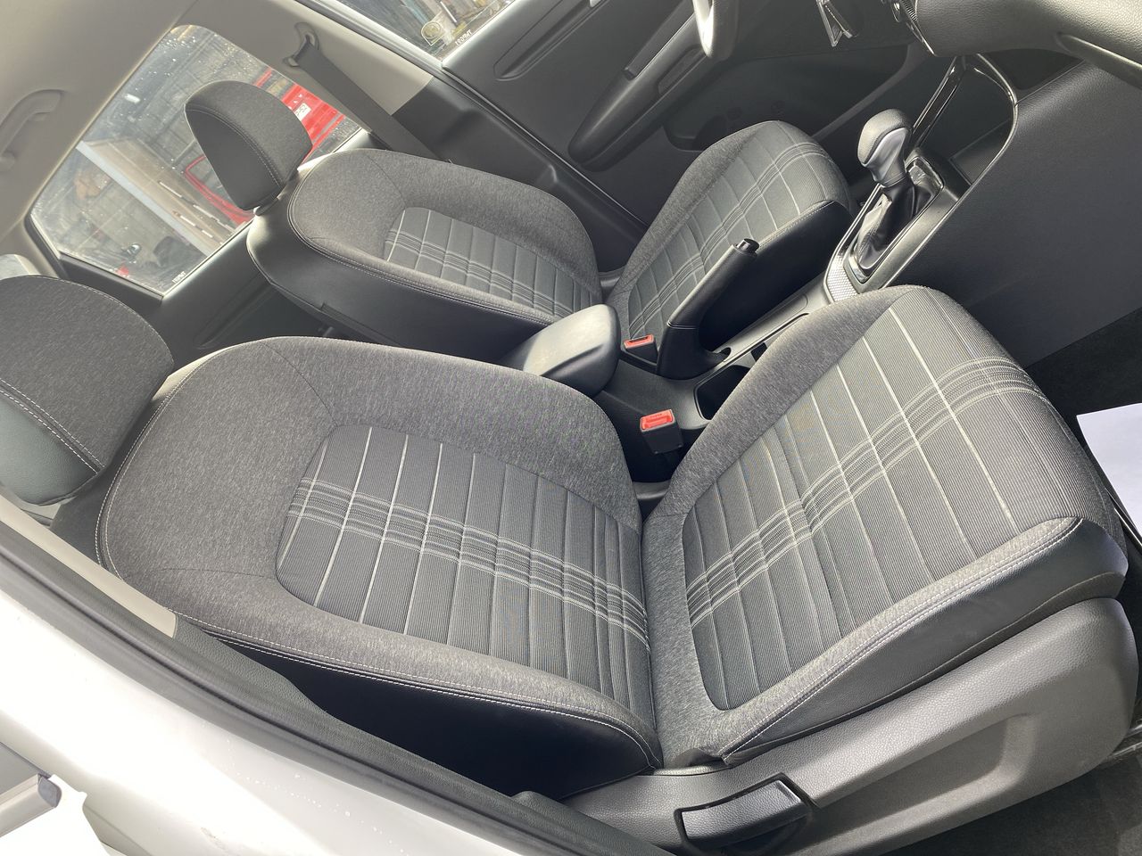 KIA Sonet — foto 25 de 26