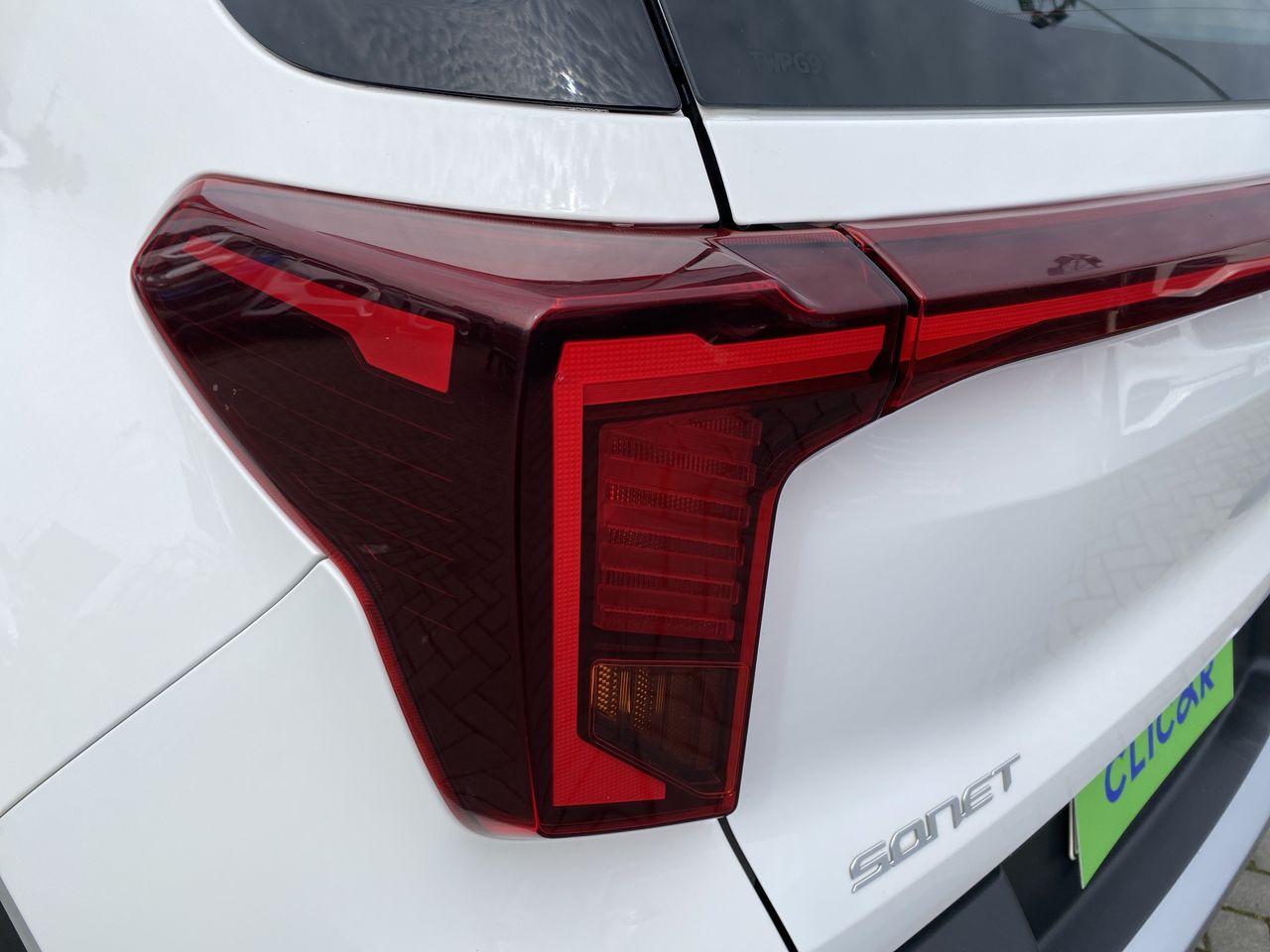 KIA Sonet — foto 12 de 26
